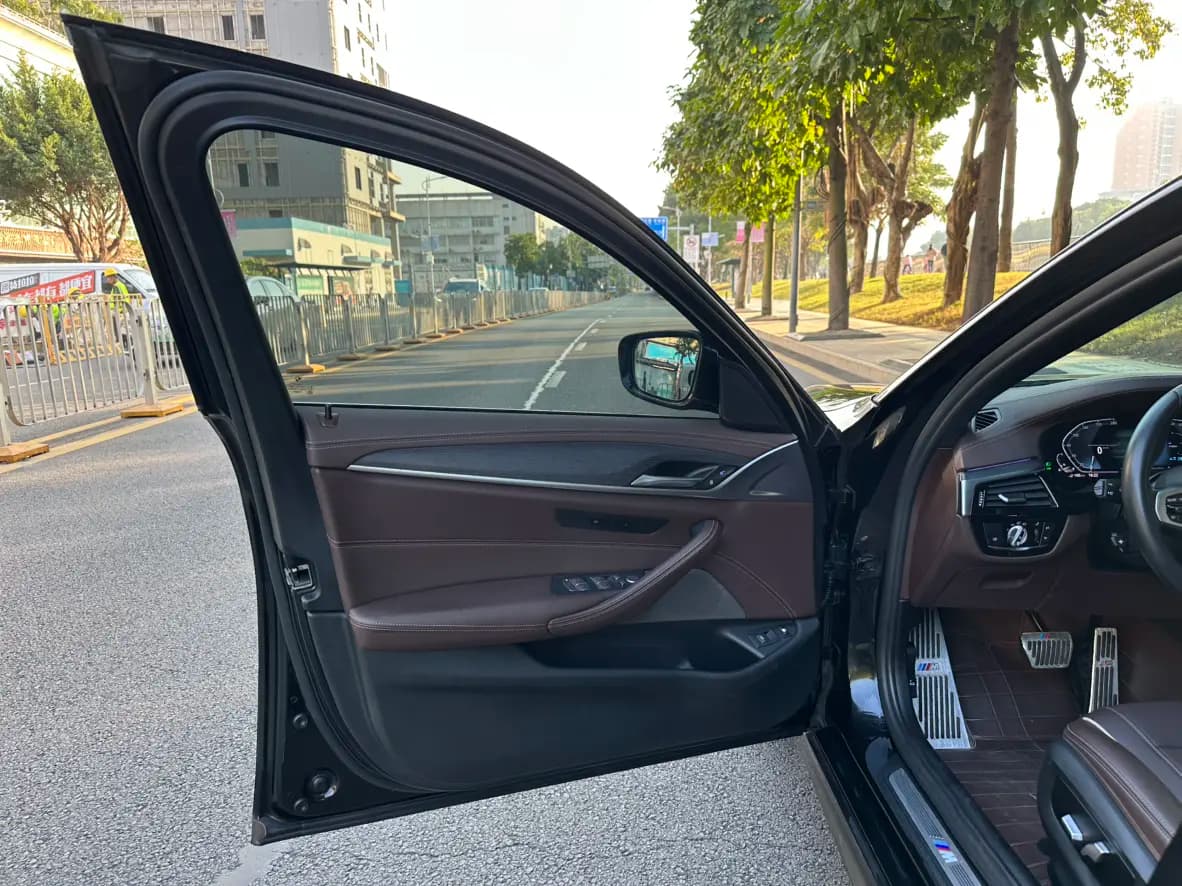 BMW 5 Series PHEV 2022 г. 99067 км. — фото 27