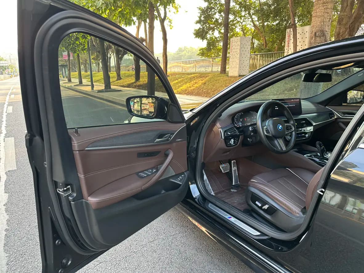 BMW 5 Series PHEV 2022 г. 99067 км. — фото 28
