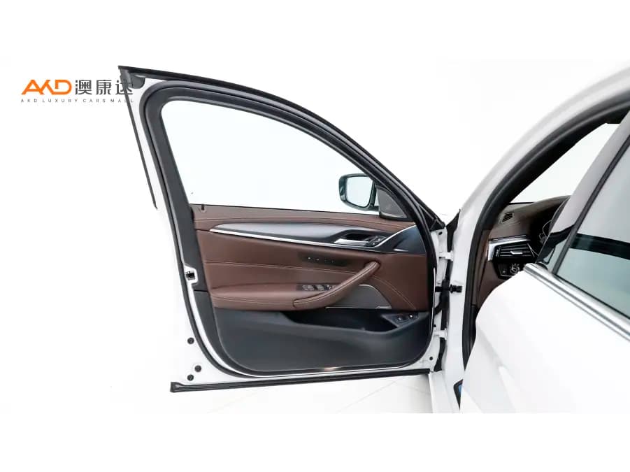 BMW 5 Series PHEV 2022 г. 39100 км. — фото 4