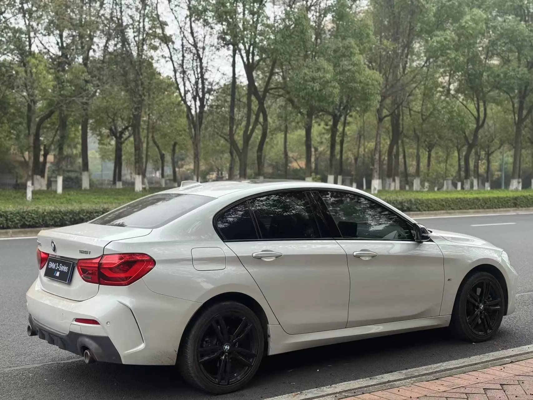 BMW 1 Series 2022 г. 40000 км. — фото 3