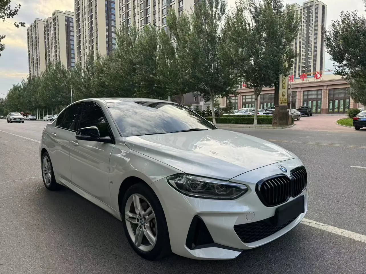 BMW 1 Series 2022 г. 39000 км. — фото 3