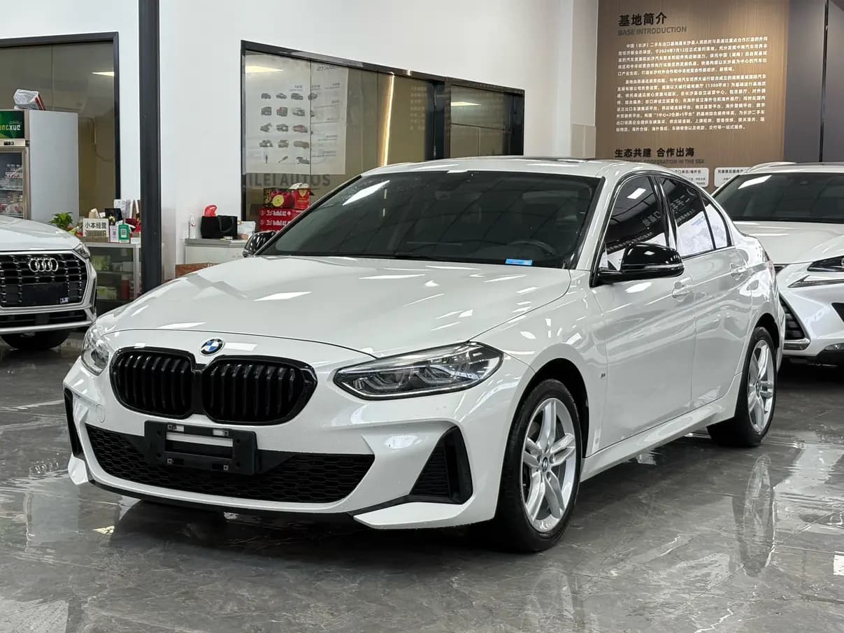 BMW 1 Series 2022 г. 27000 км.