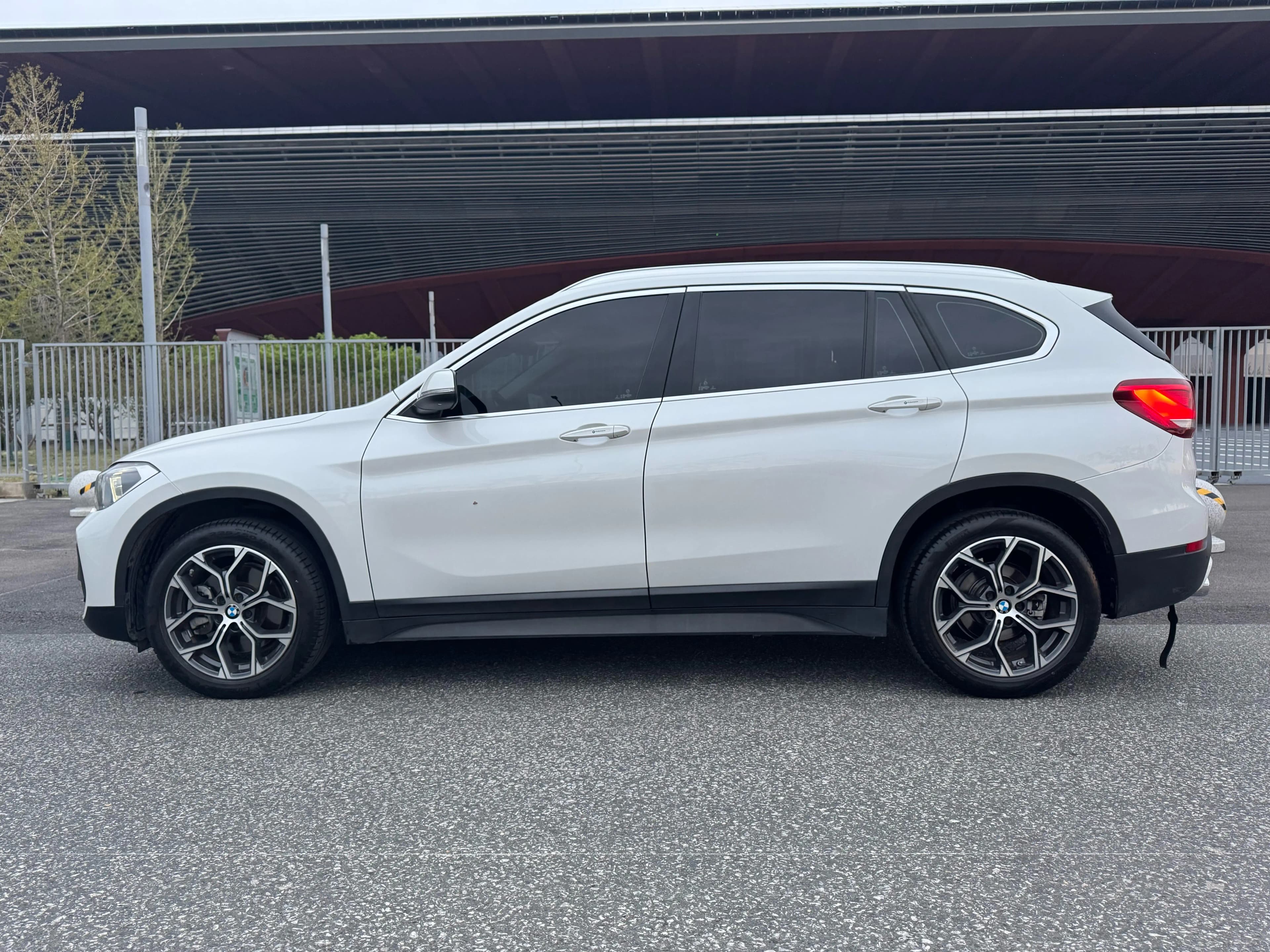 BMW X1 2021 г. 80048 км. — фото 3