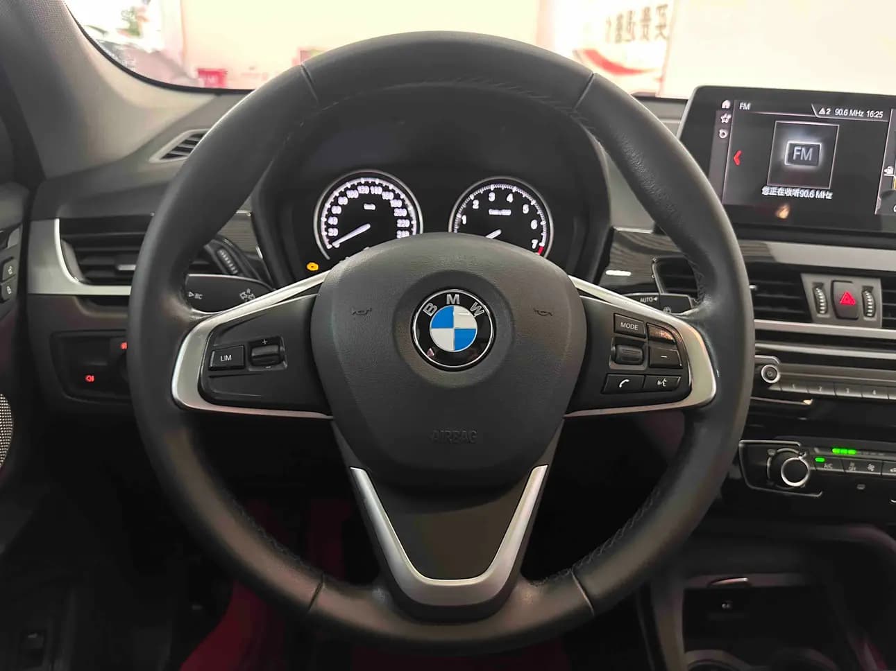 BMW X1 2021 г. 56052 км. — фото 6