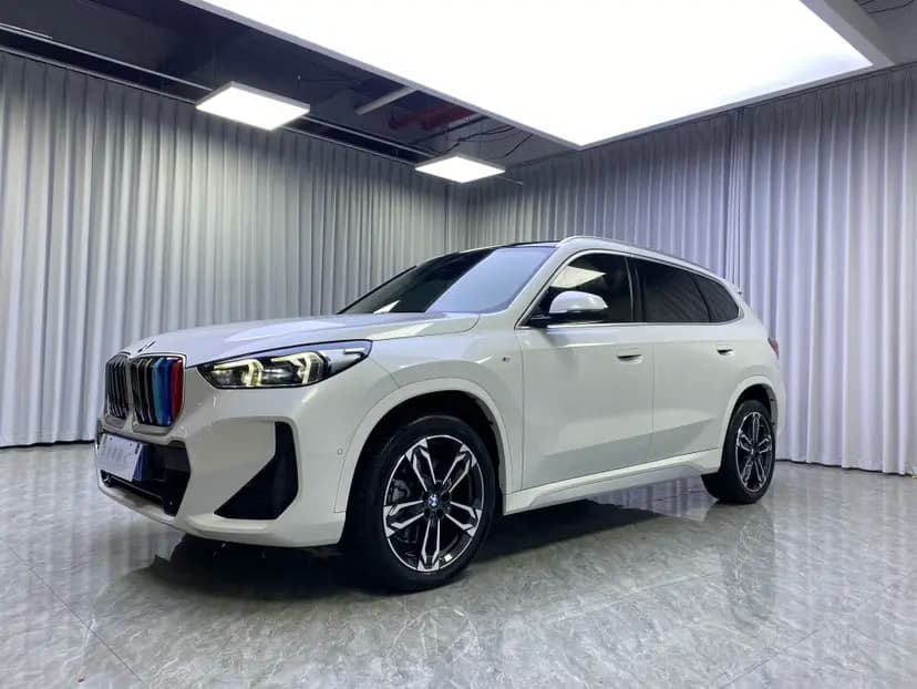 BMW X1 2023 г. 16056 км.