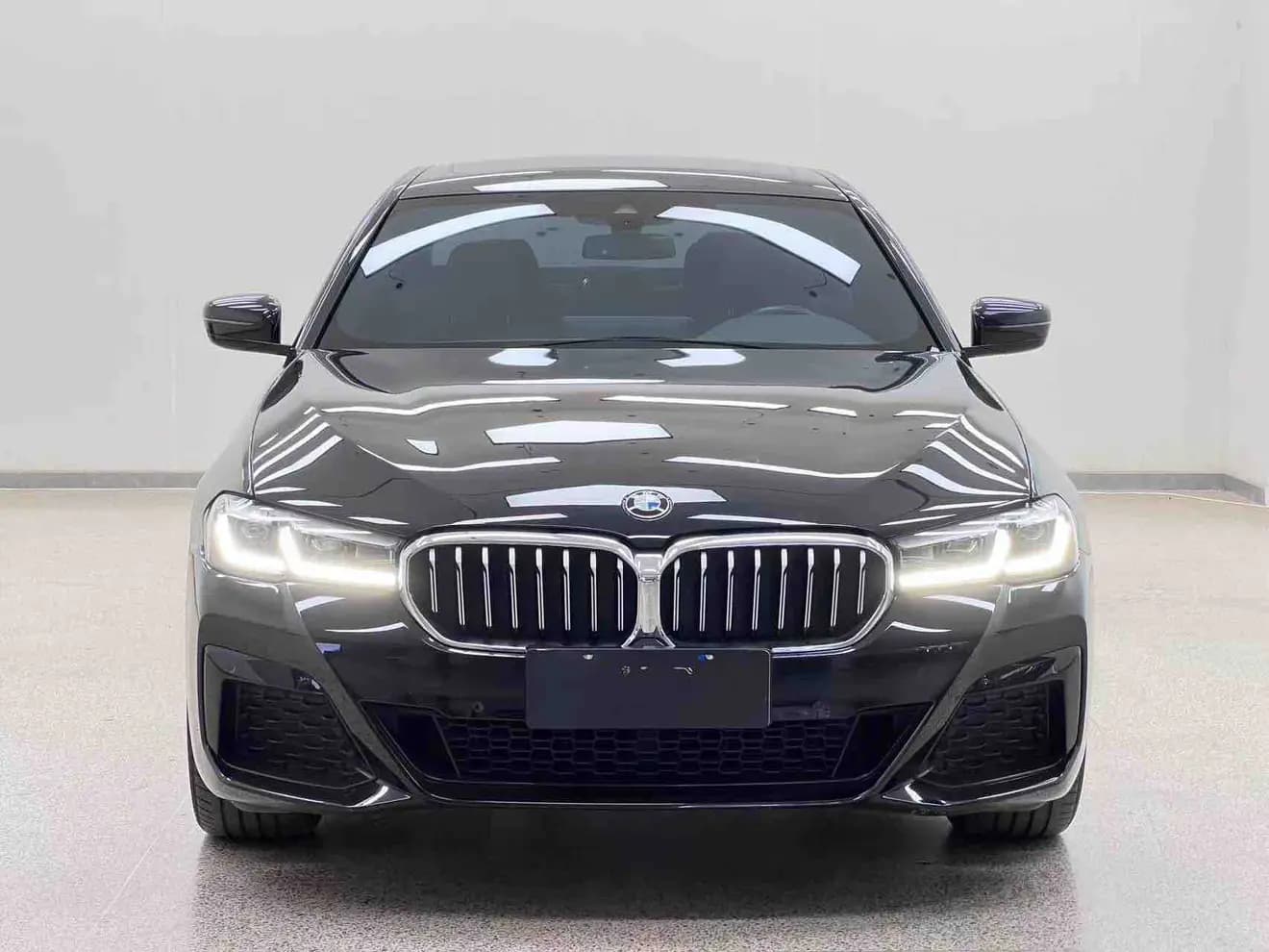 BMW 5 Series 2024 г. 59235 км. — фото 2