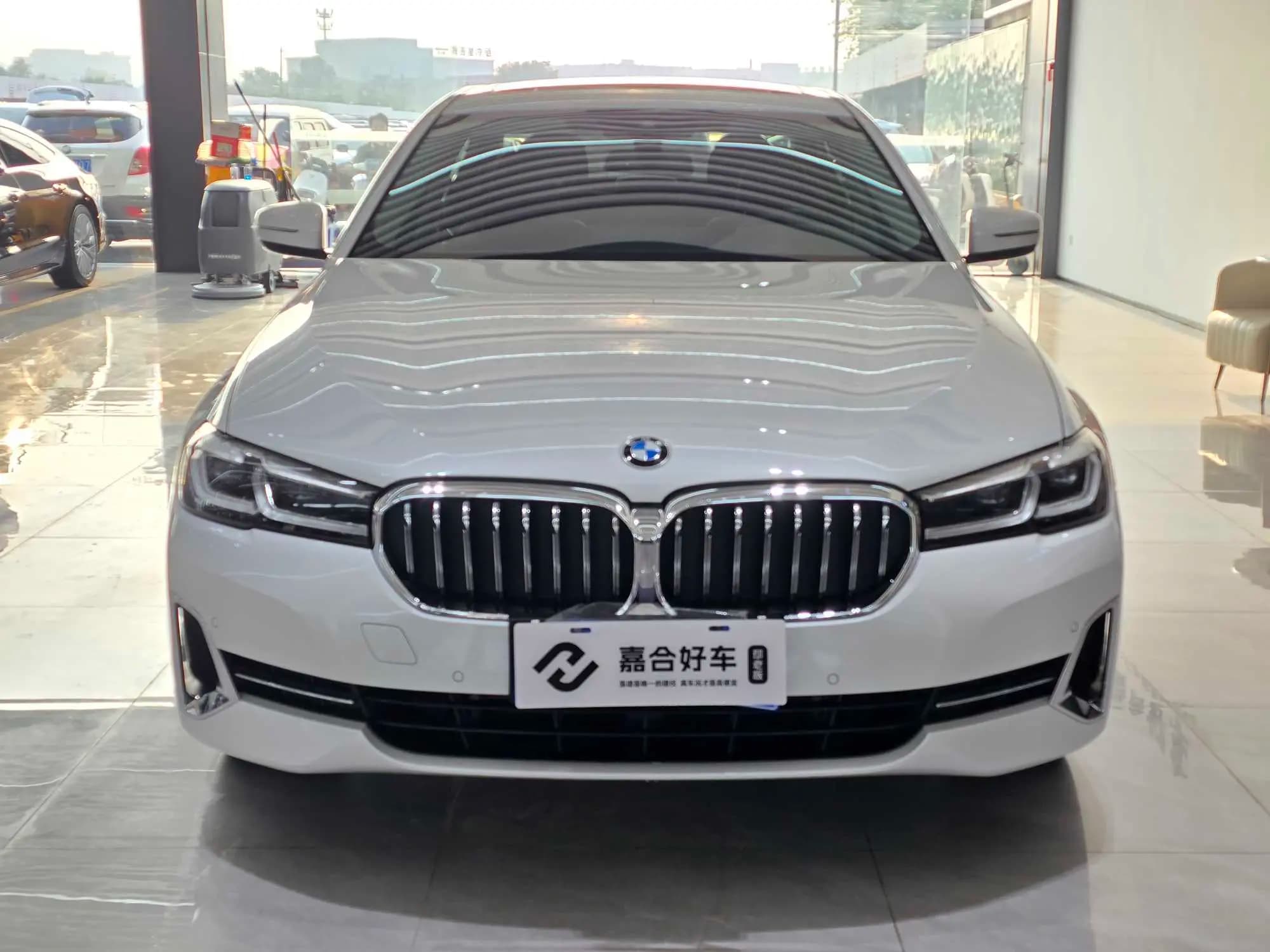 BMW 5 Series 2022 г. 52036 км. — фото 2