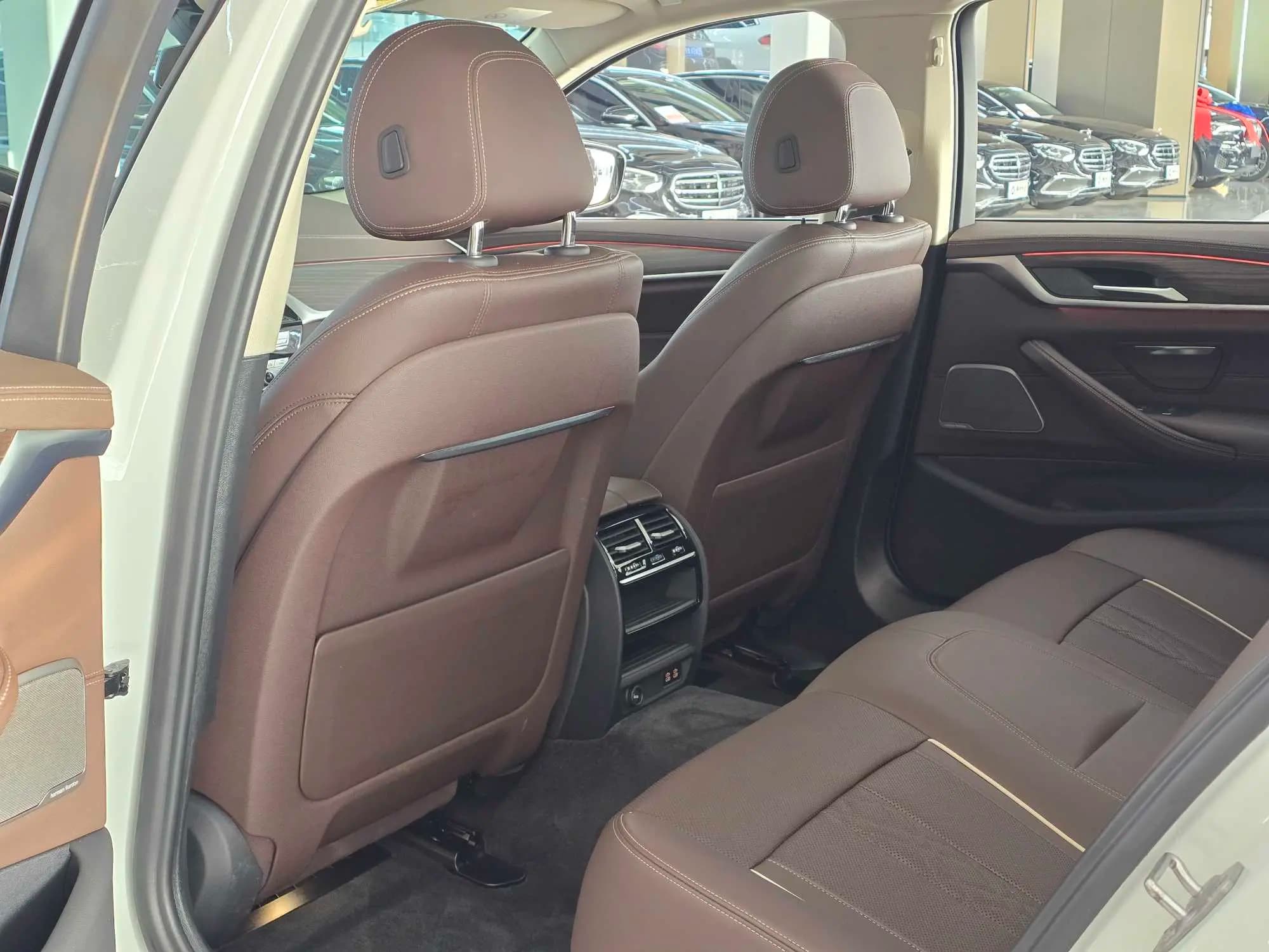 BMW 5 Series 2022 г. 52036 км. — фото 17