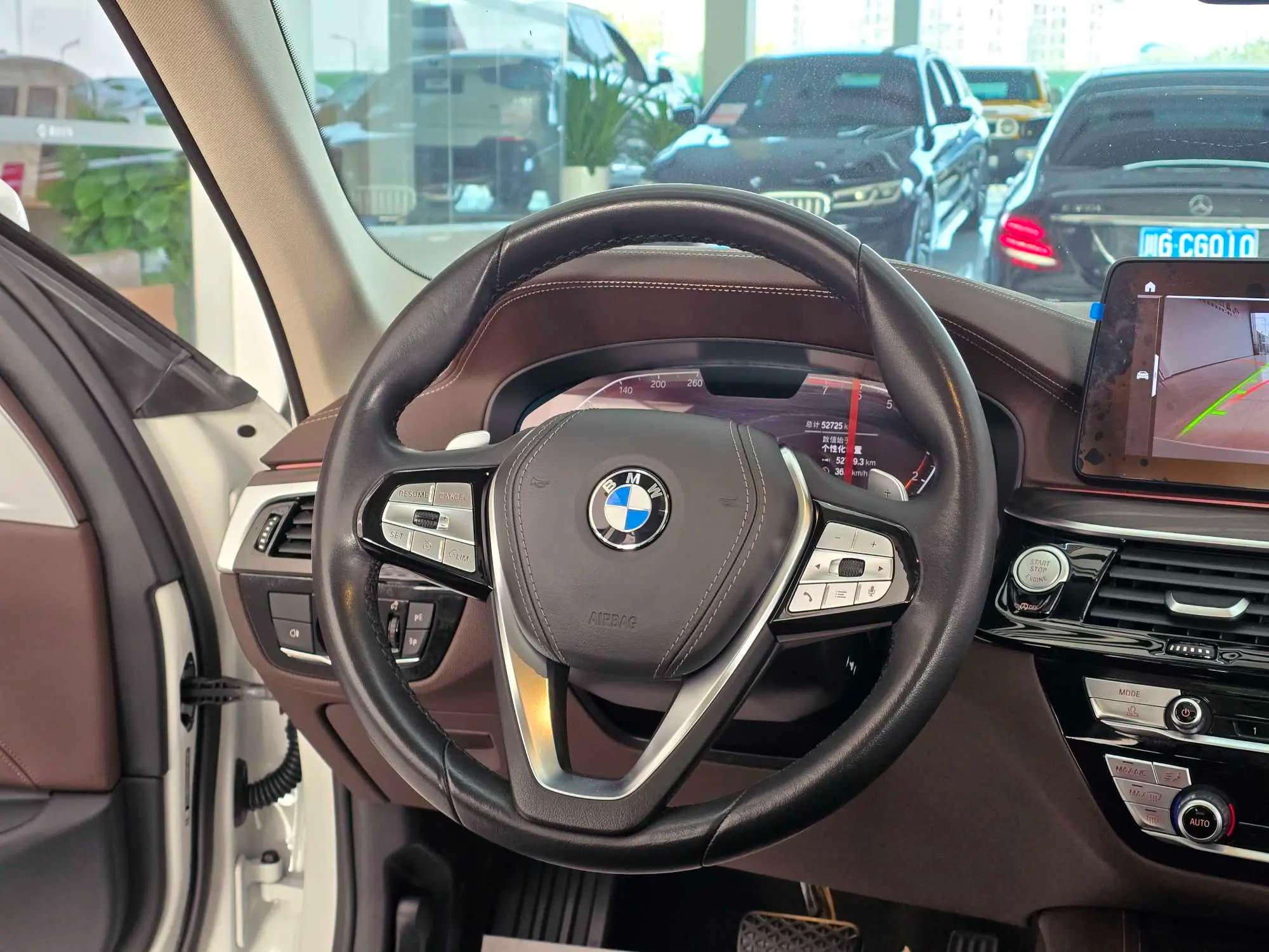 BMW 5 Series 2022 г. 52036 км. — фото 10