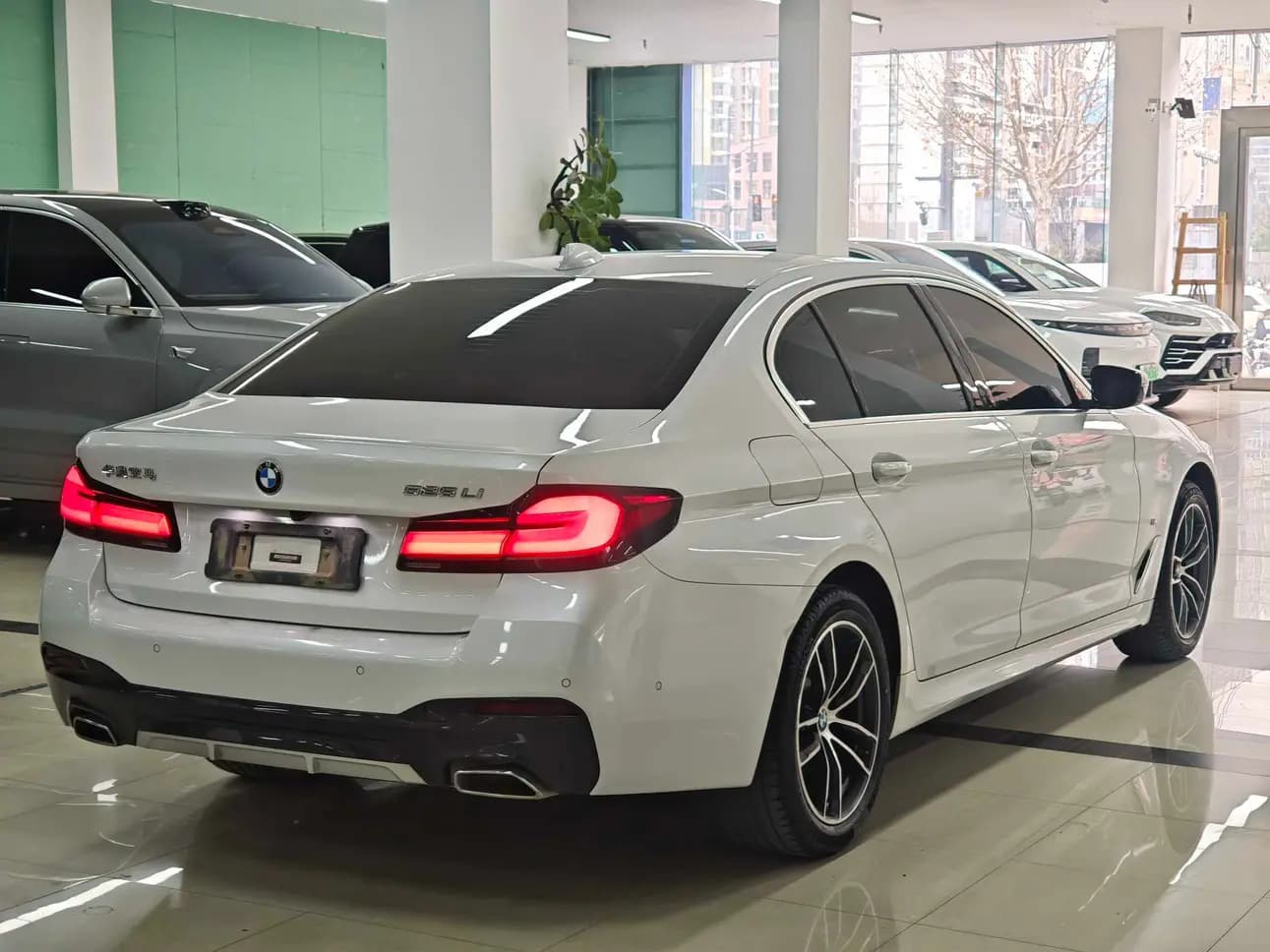 BMW 5 Series 2023 г. 63038 км. — фото 4