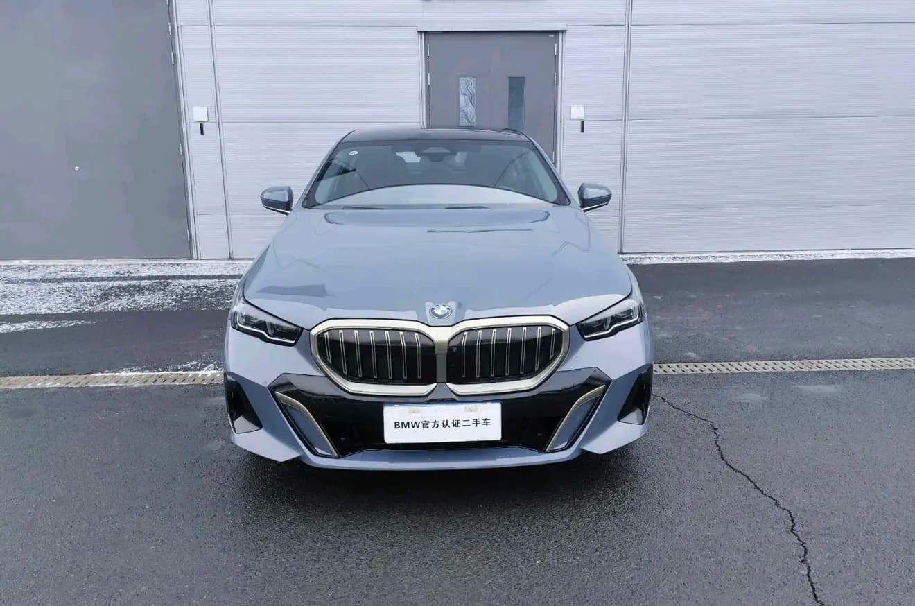 BMW 5 Series 2025 г. 11010 км. — фото 2
