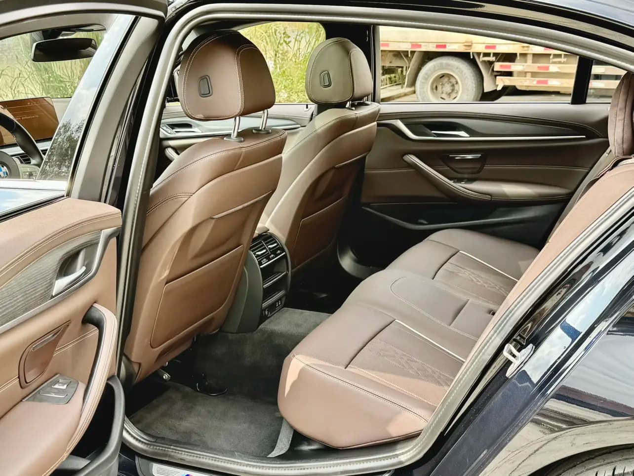 BMW 5 Series 2023 г. 68011 км. — фото 7