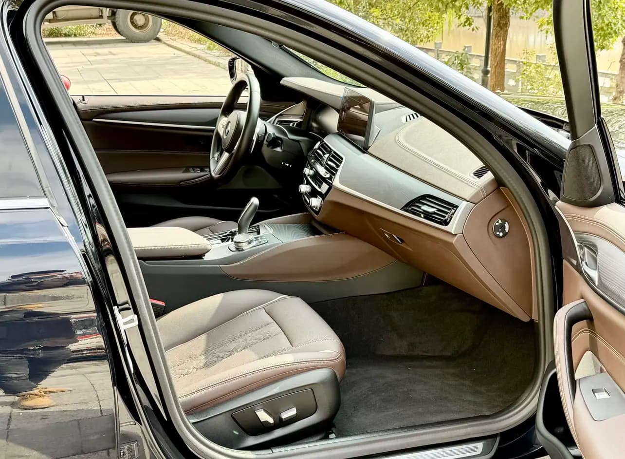 BMW 5 Series 2023 г. 68011 км. — фото 8