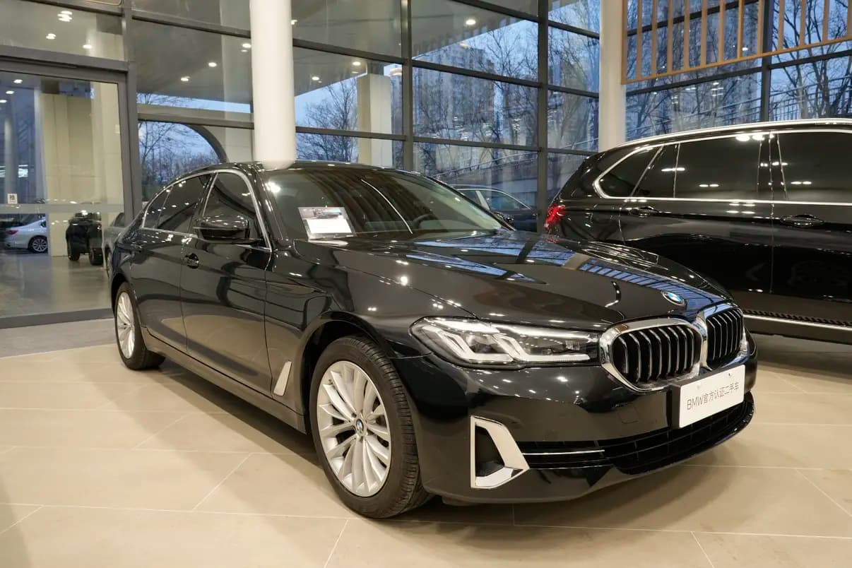BMW 5 Series 2022 г. 106040 км. — фото 3