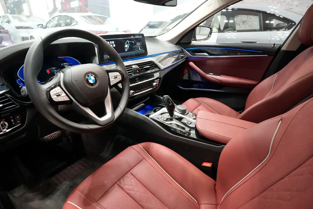 BMW 5 Series 2022 г. 106040 км. — фото 7