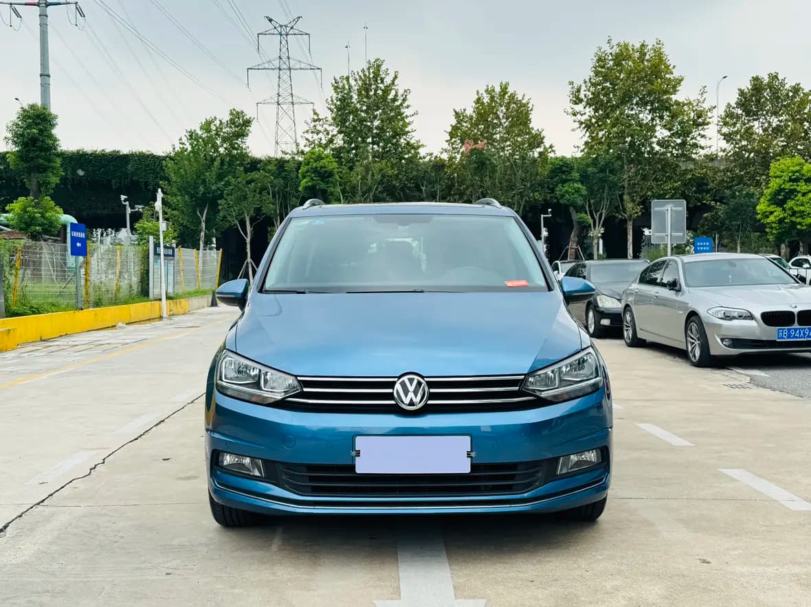 Volkswagen Touran L 2021 г. 90074 км. — фото 2