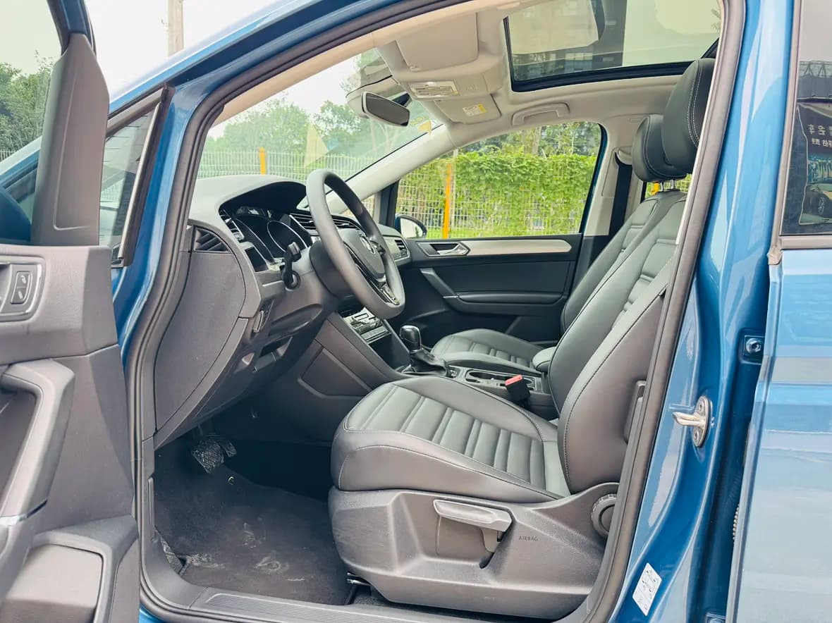 Volkswagen Touran L 2021 г. 90074 км. — фото 11