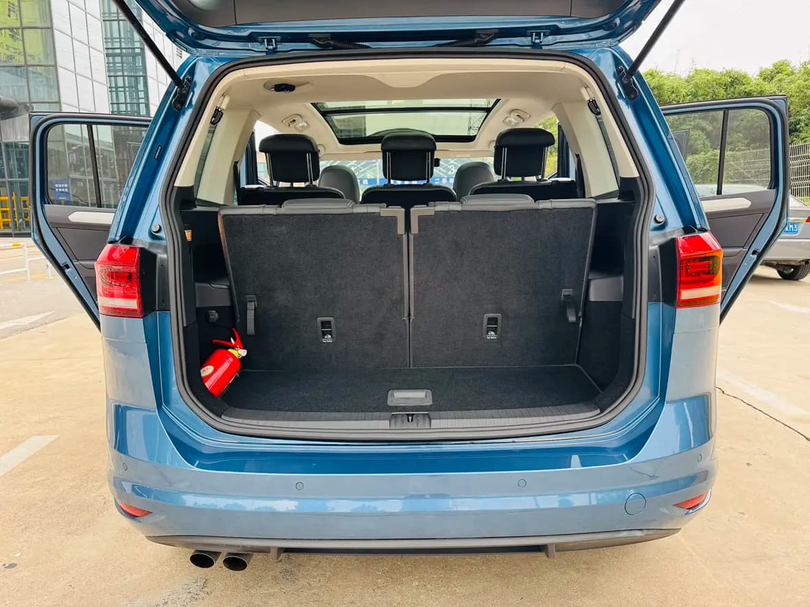 Volkswagen Touran L 2021 г. 90074 км. — фото 13