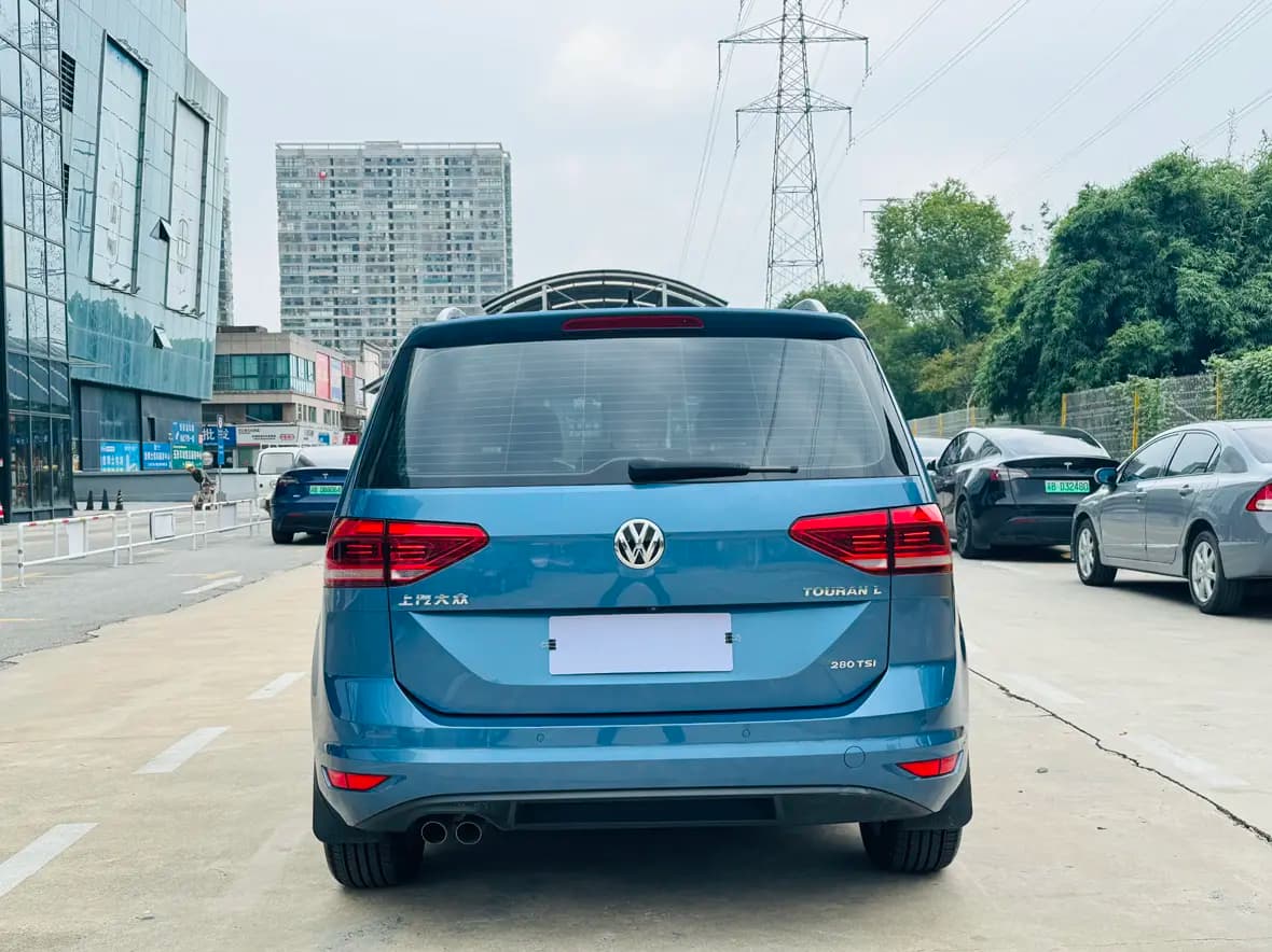 Volkswagen Touran L 2021 г. 90074 км. — фото 6