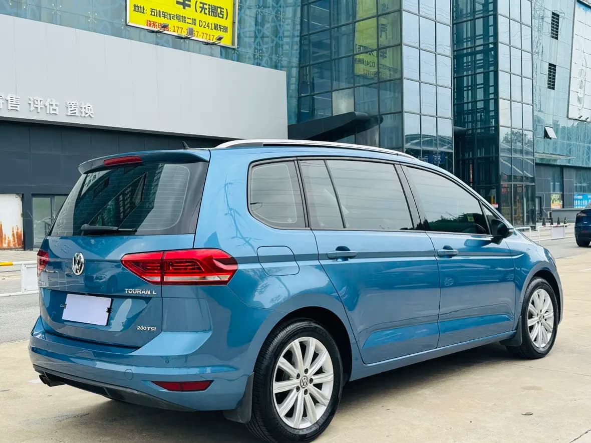 Volkswagen Touran L 2021 г. 90074 км. — фото 7