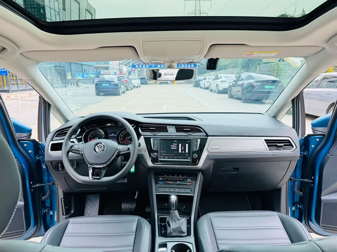 Volkswagen Touran L 2021 г. 90074 км. — фото 9