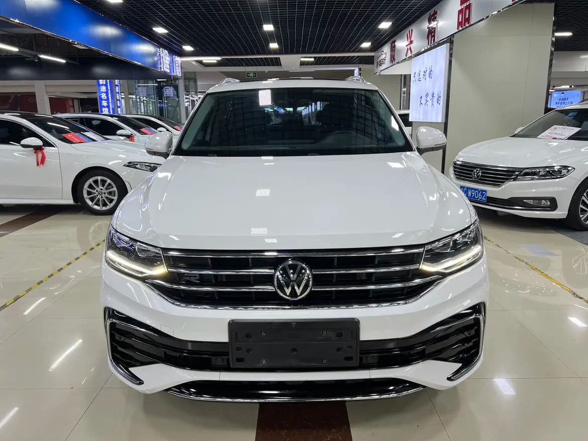 Volkswagen Tiguan L 2021 г. 74036 км. — фото 2