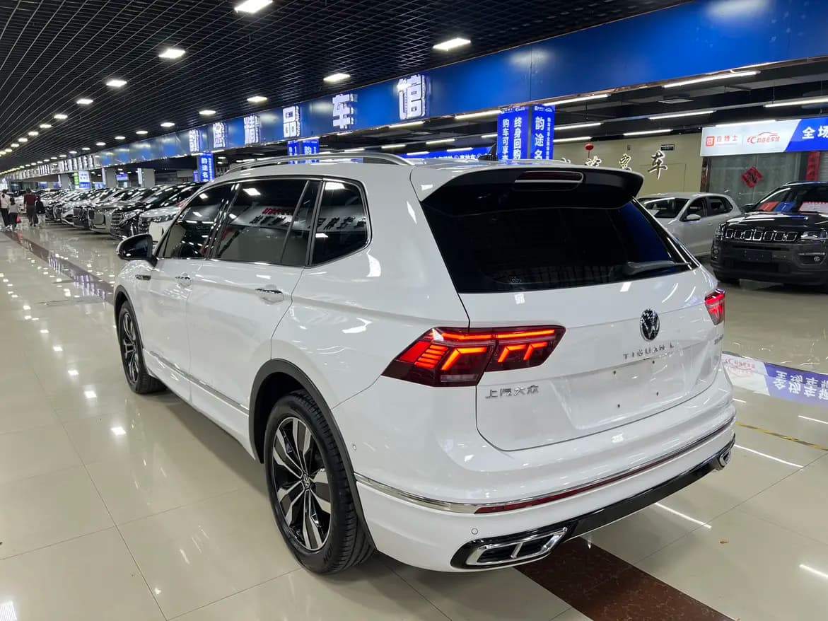 Volkswagen Tiguan L 2021 г. 74036 км. — фото 5