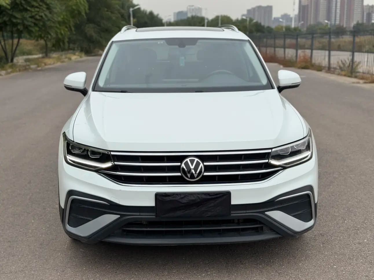 Volkswagen Tiguan L 2023 г. 96037 км. — фото 2