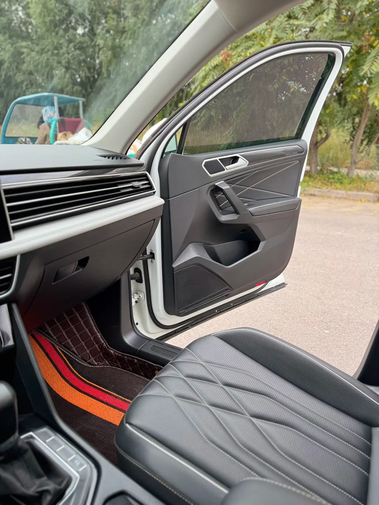 Volkswagen Tiguan L 2023 г. 96037 км. — фото 13