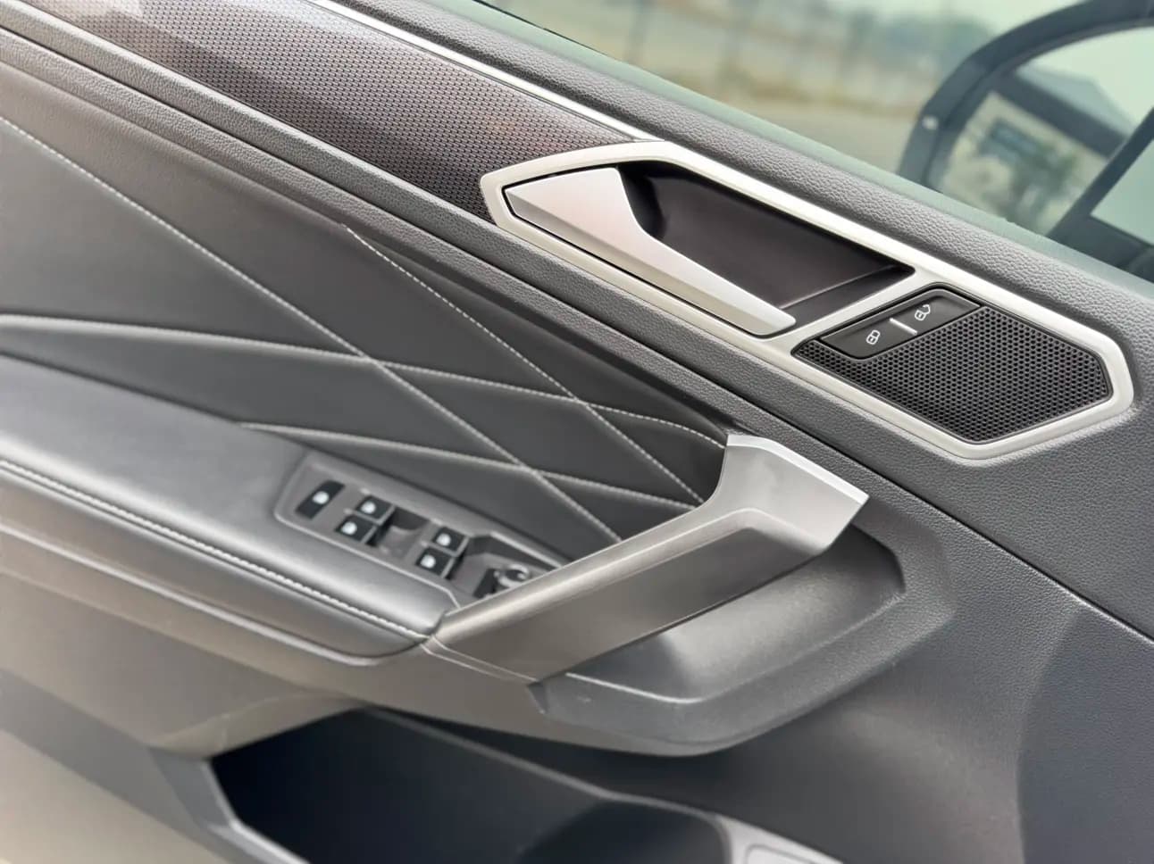 Volkswagen Tiguan L 2023 г. 96037 км. — фото 14
