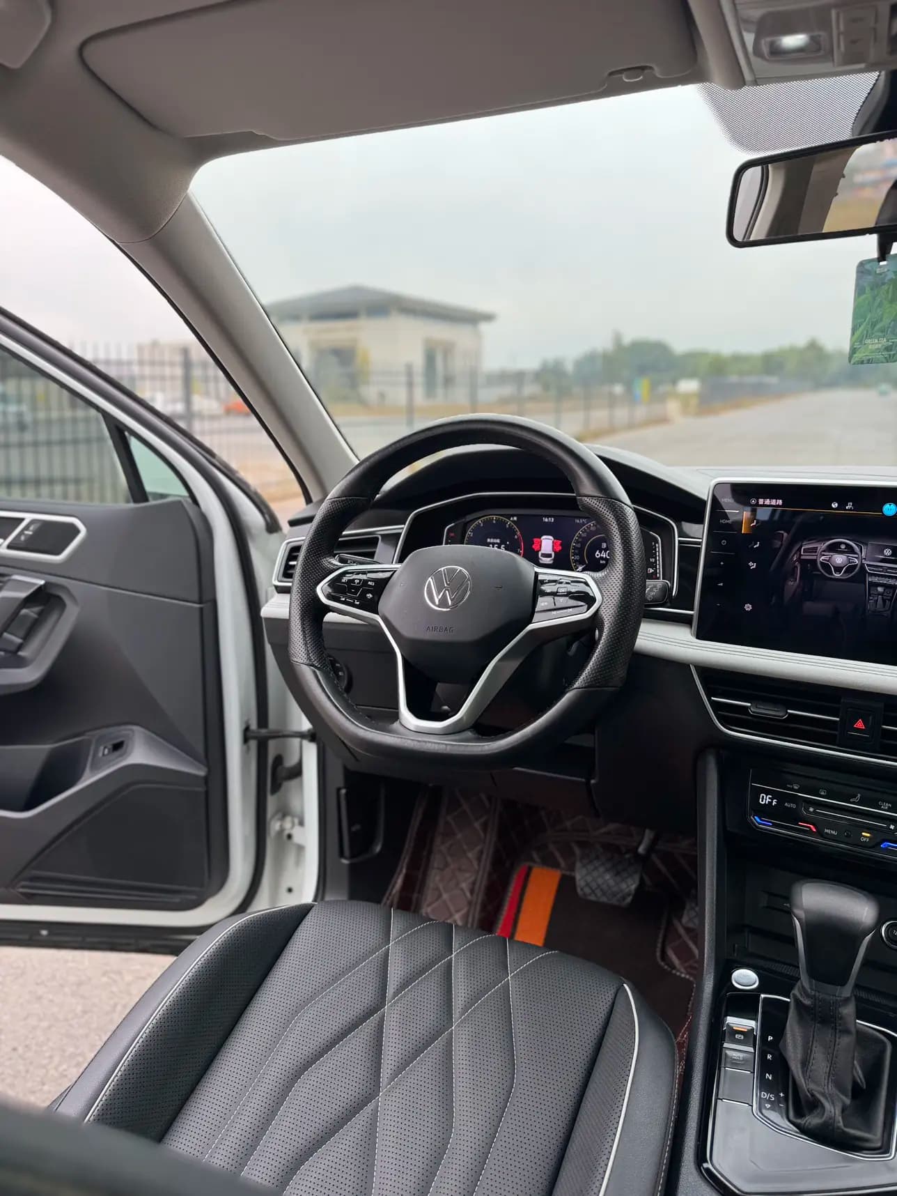 Volkswagen Tiguan L 2023 г. 96037 км. — фото 20