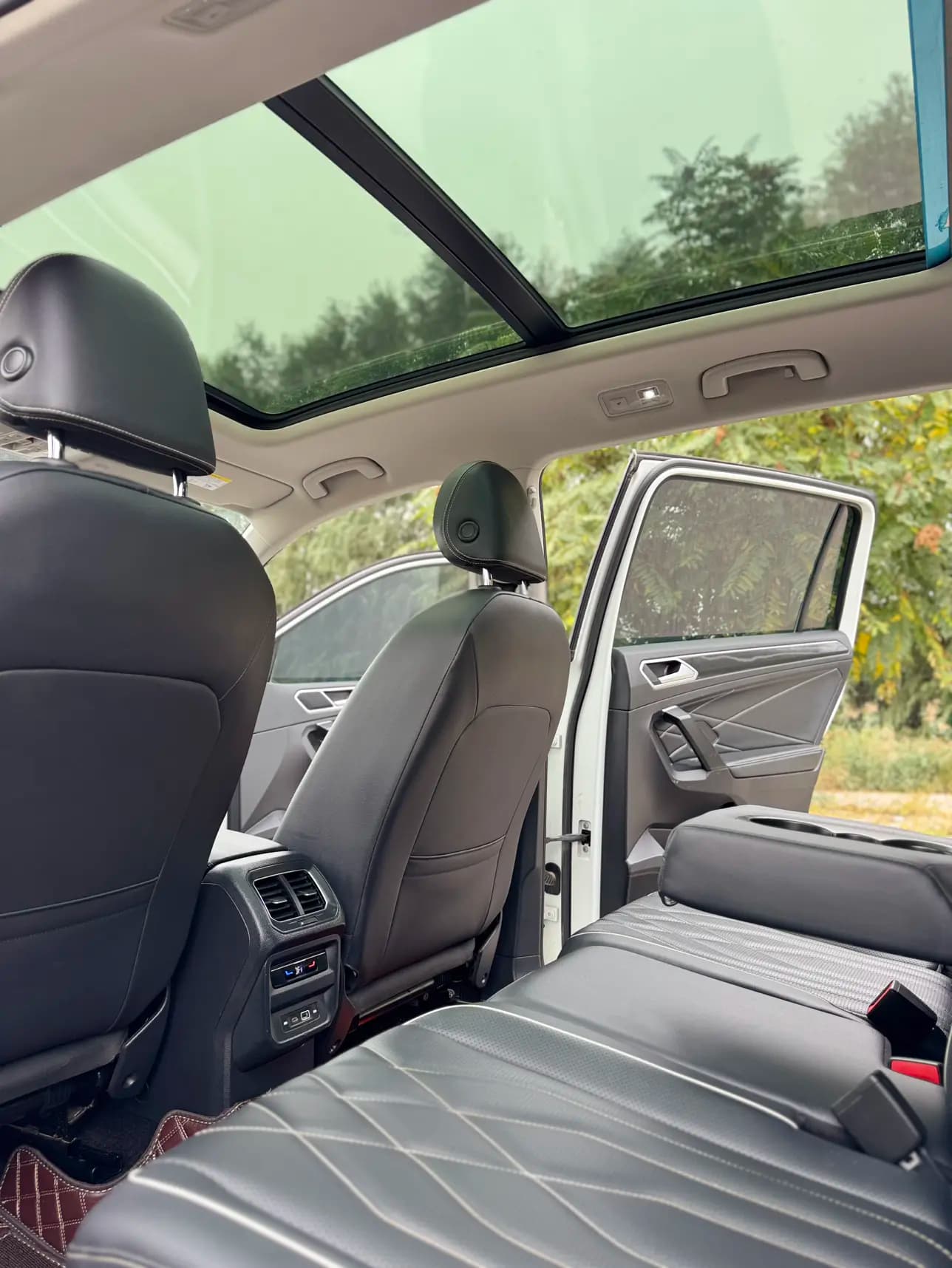 Volkswagen Tiguan L 2023 г. 96037 км. — фото 23
