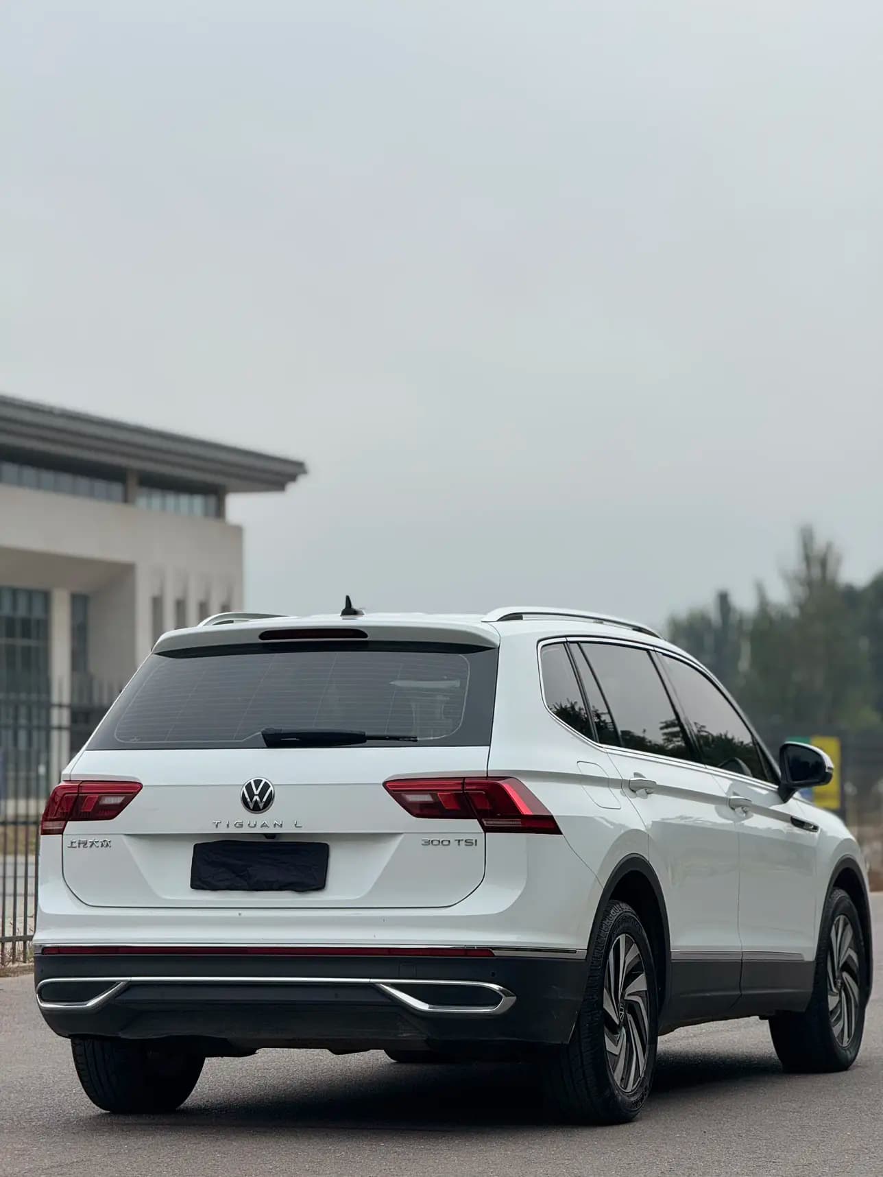 Volkswagen Tiguan L 2023 г. 96037 км. — фото 25