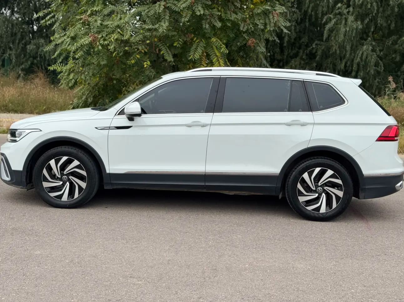 Volkswagen Tiguan L 2023 г. 96037 км. — фото 4
