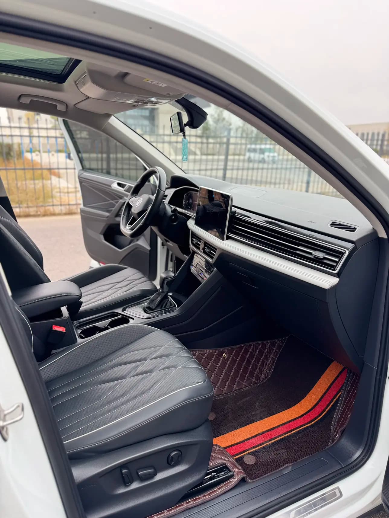 Volkswagen Tiguan L 2023 г. 96037 км. — фото 32