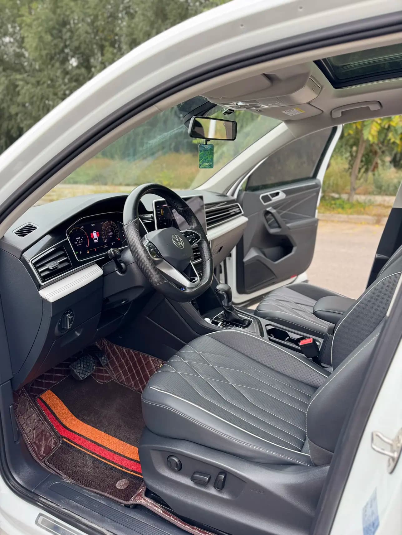 Volkswagen Tiguan L 2023 г. 96037 км. — фото 35
