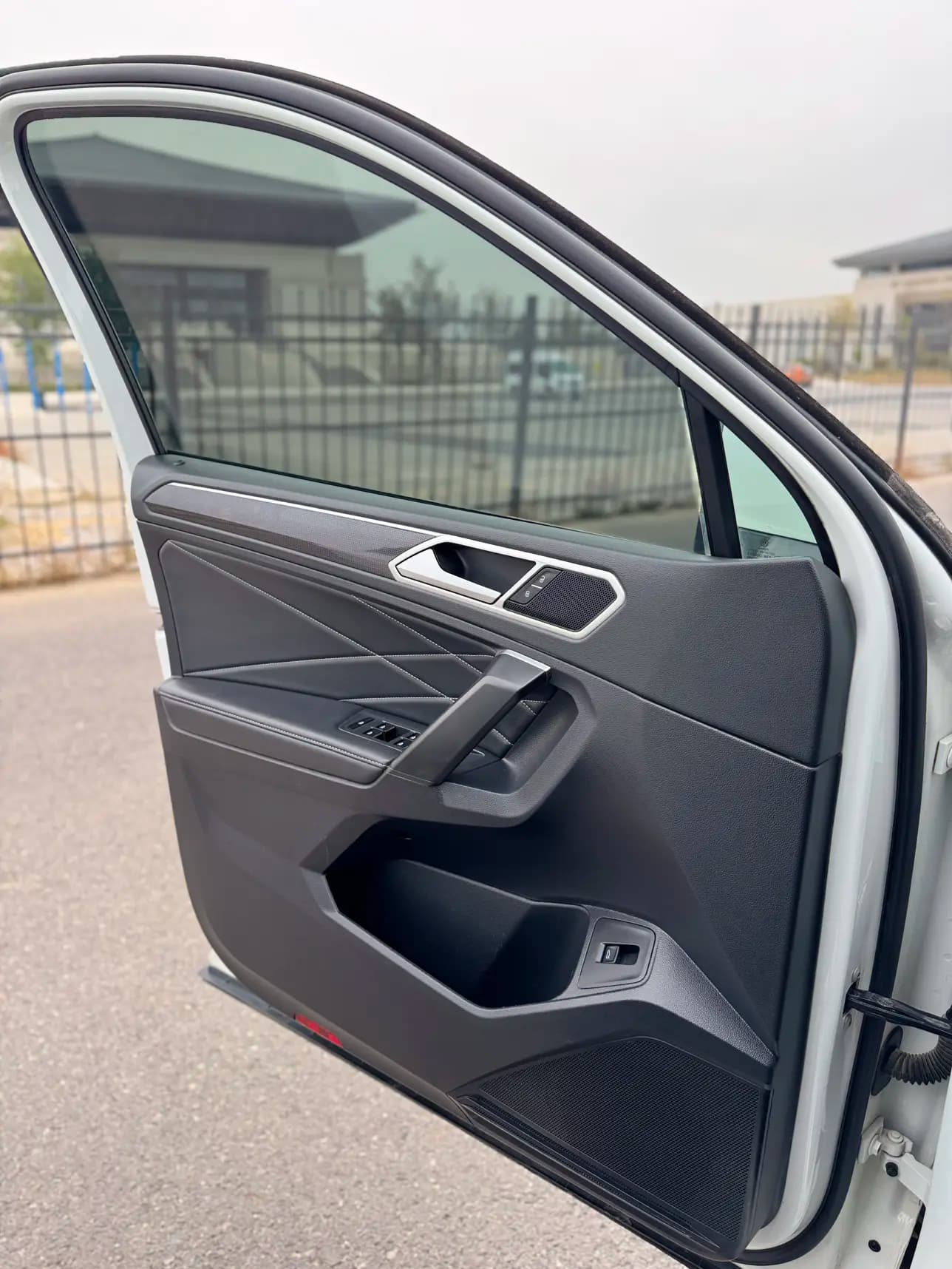 Volkswagen Tiguan L 2023 г. 96037 км. — фото 36