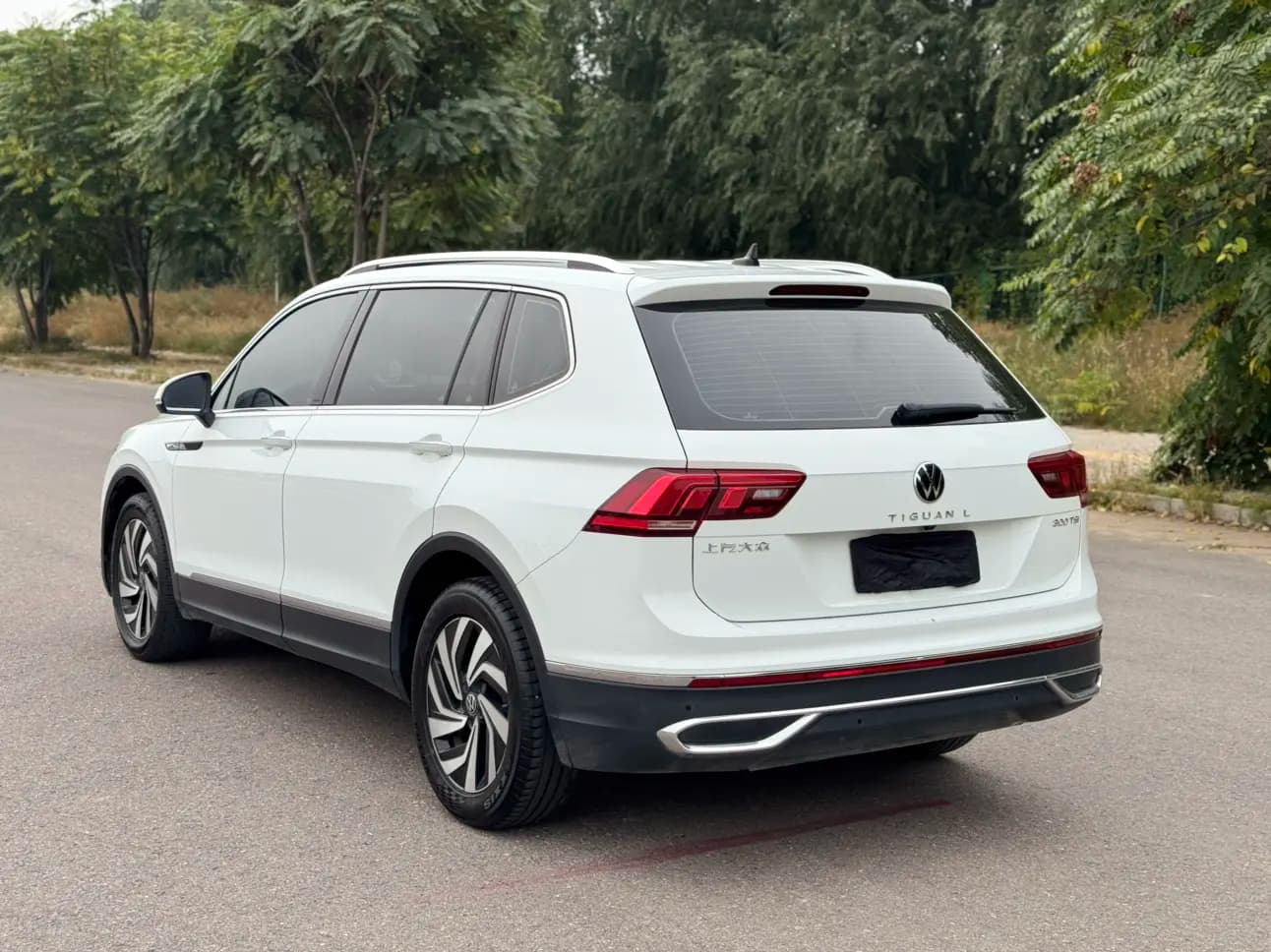 Volkswagen Tiguan L 2023 г. 96037 км. — фото 5