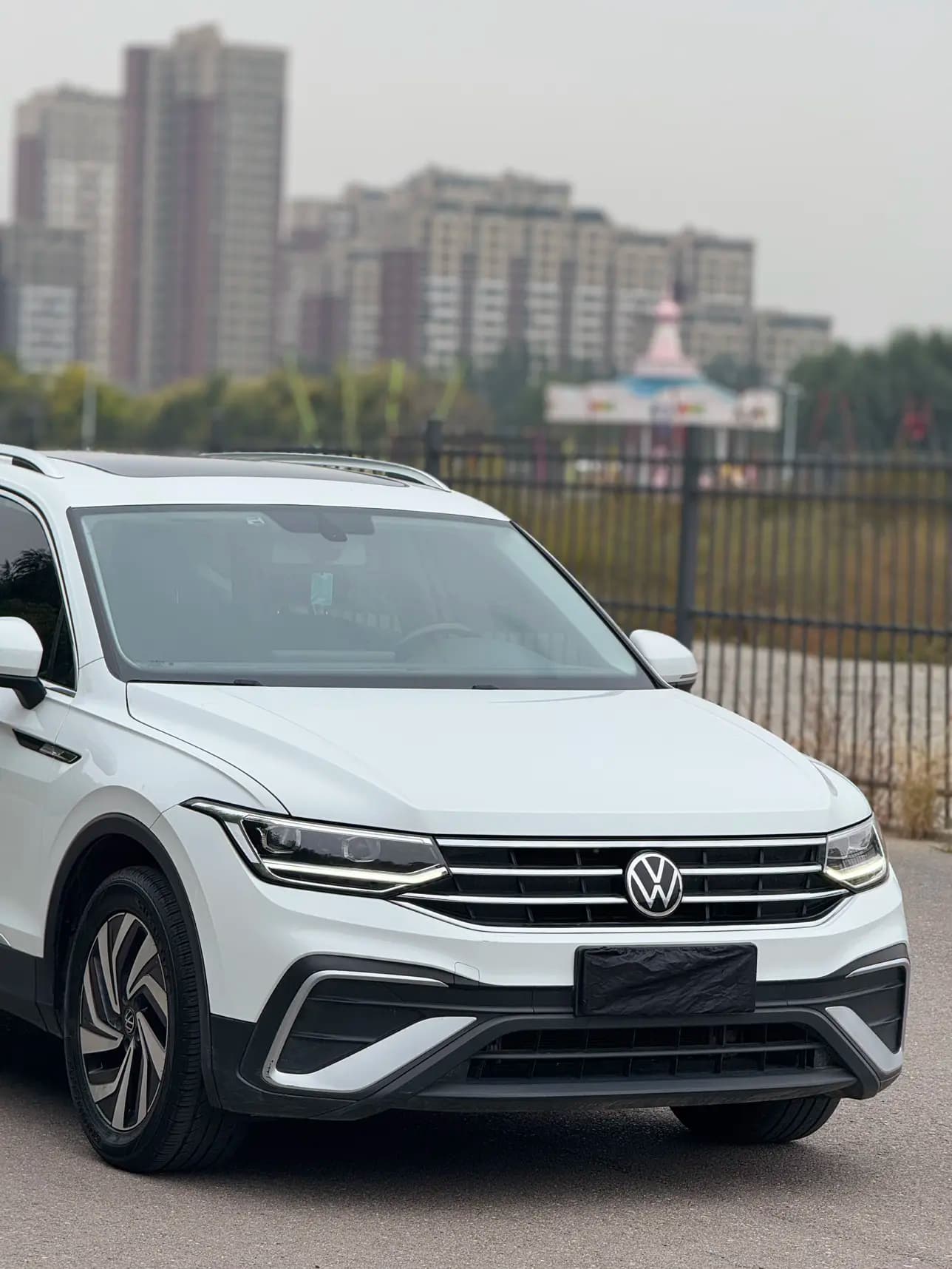 Volkswagen Tiguan L 2023 г. 96037 км. — фото 10