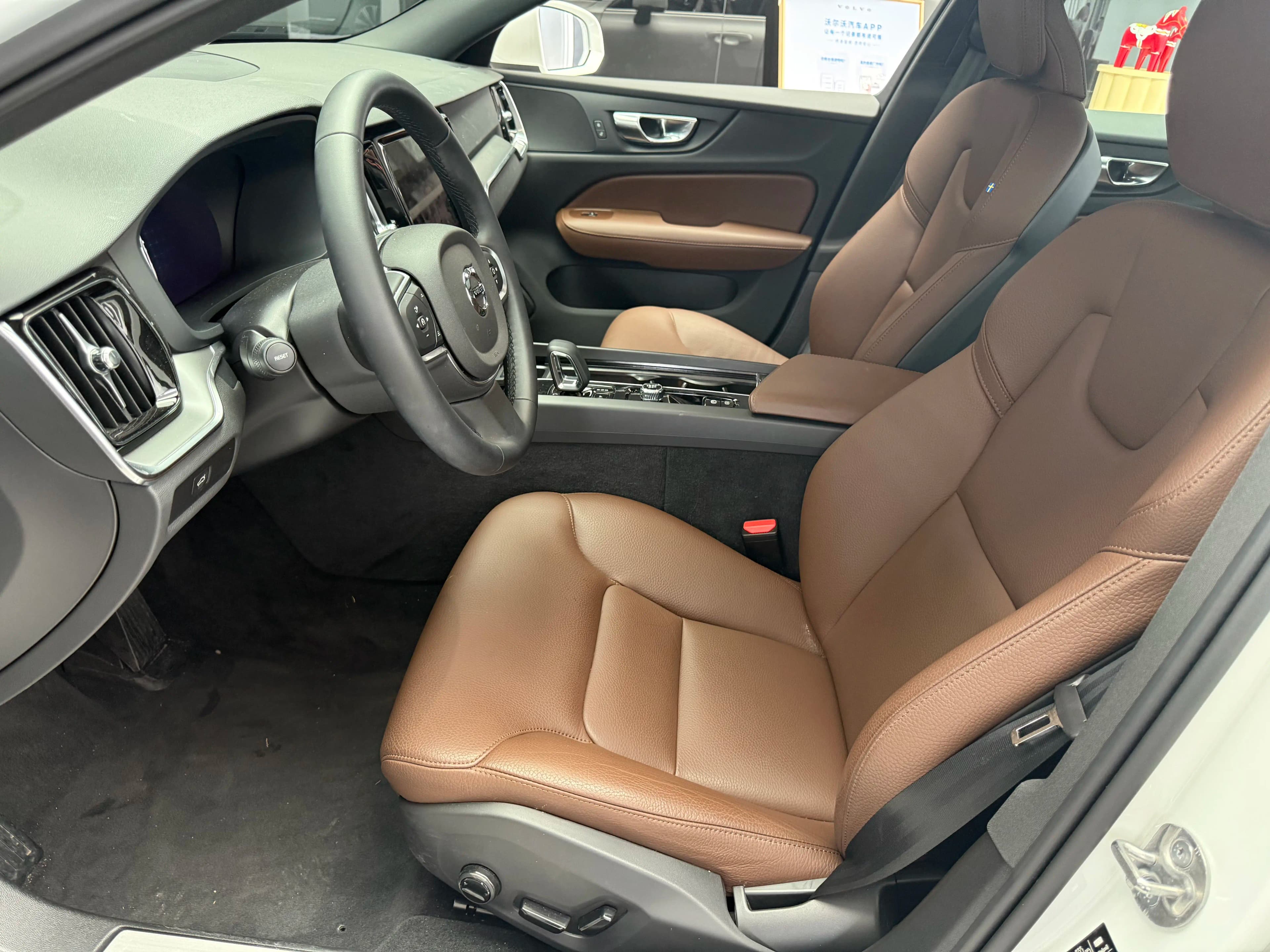 Volvo S60 2025 г. 7001 км. — фото 8