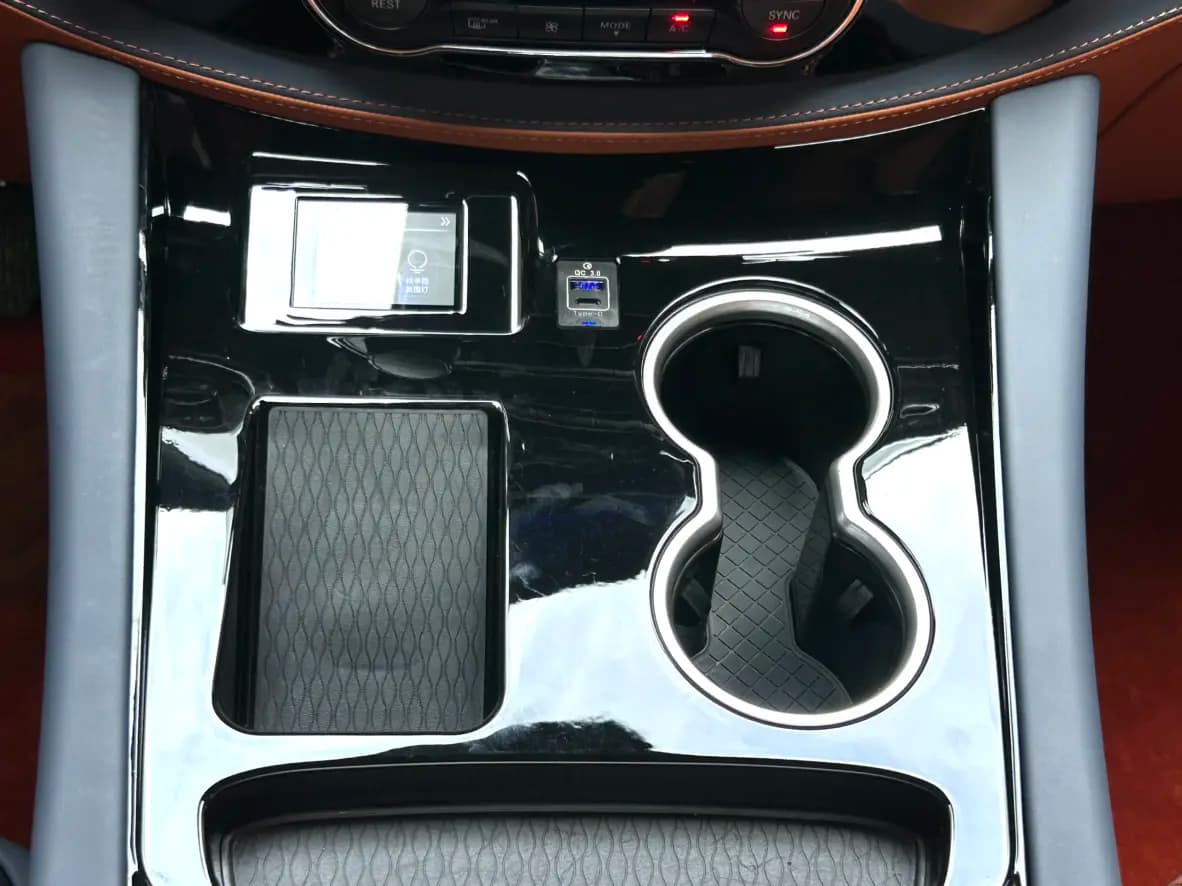 Mercedes-Benz Vito 2024 г. 10032 км. — фото 16
