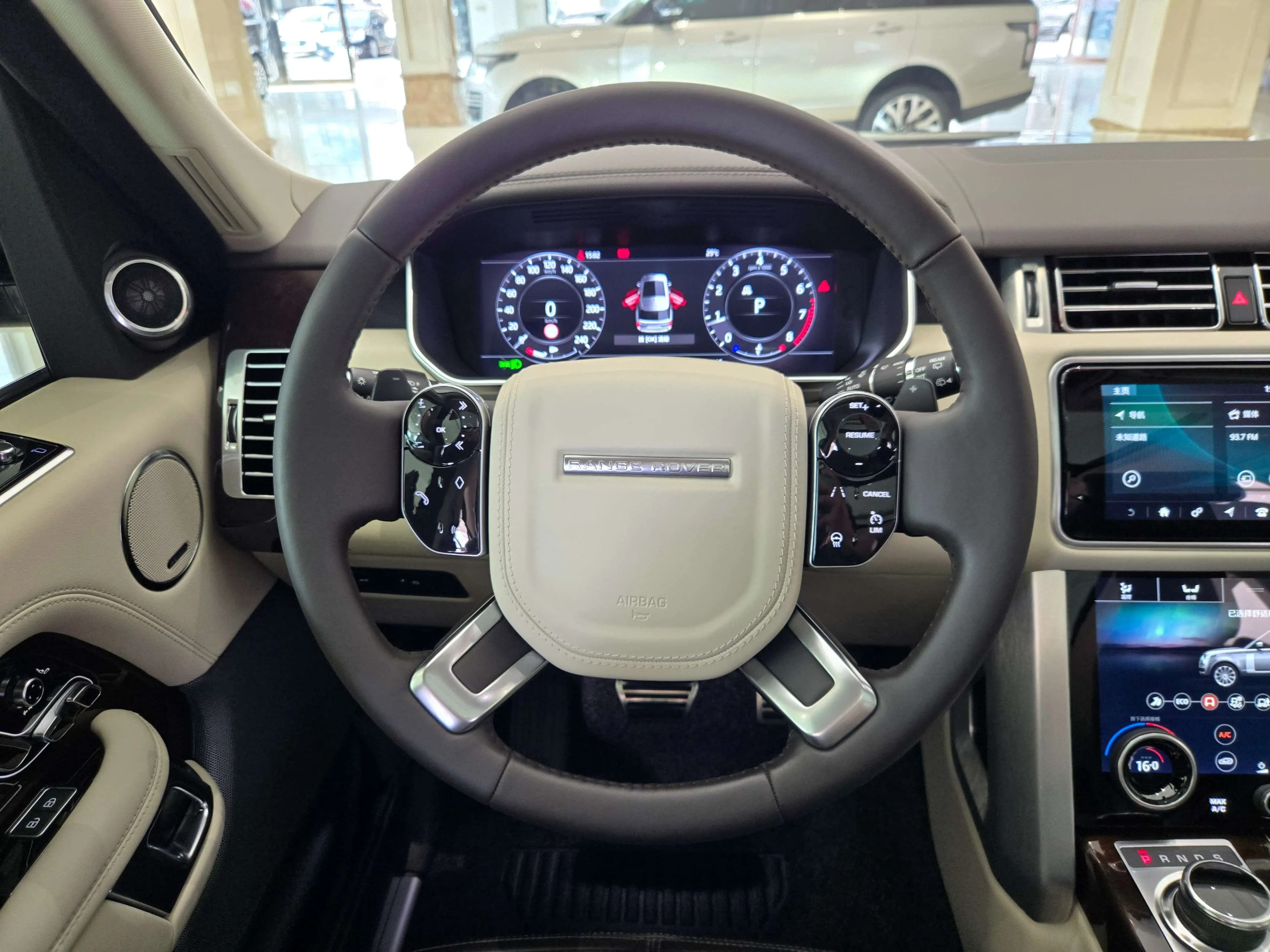 Land Rover Range rover 2021 г. 63082 км. — фото 17