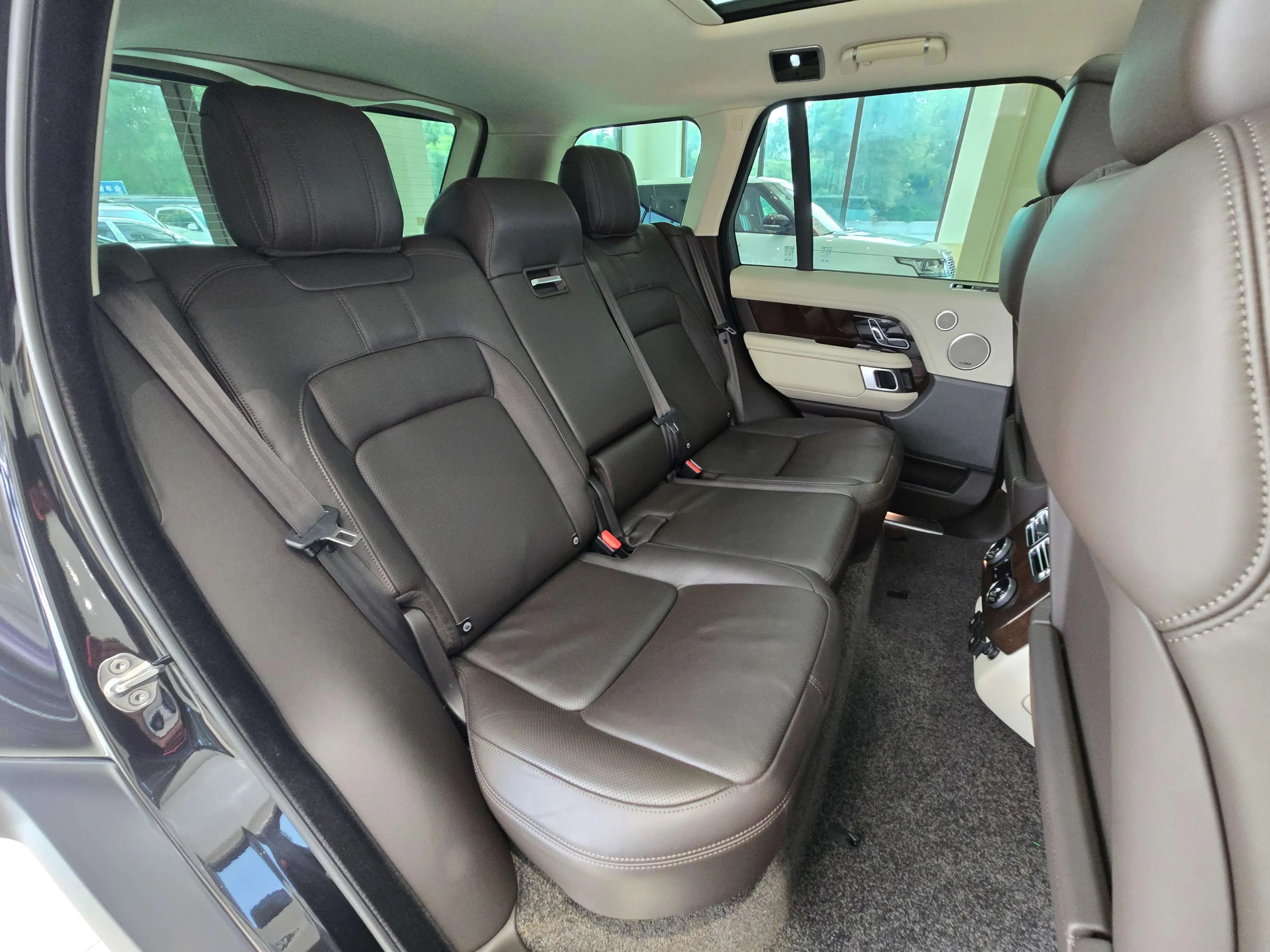 Land Rover Range rover 2021 г. 63082 км. — фото 25
