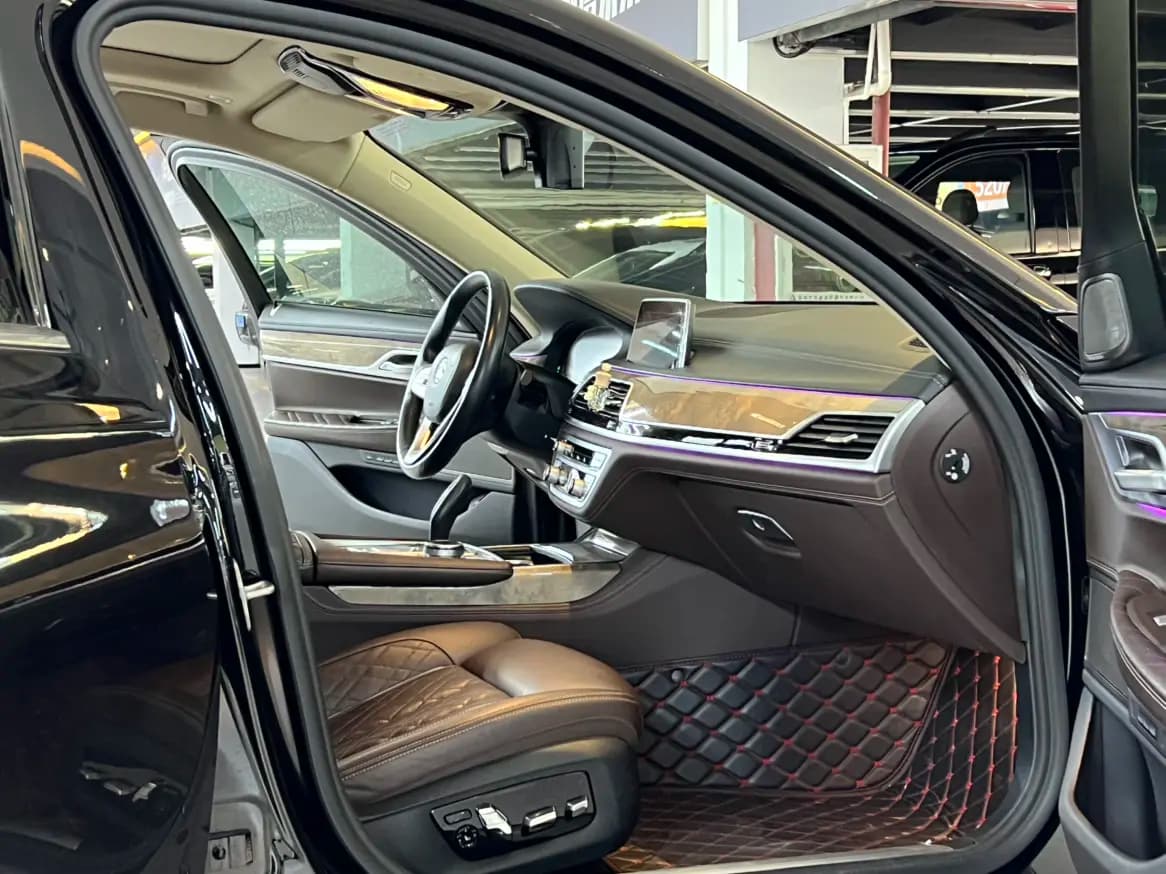 BMW 7 Series 2021 г. 67122 км. — фото 18