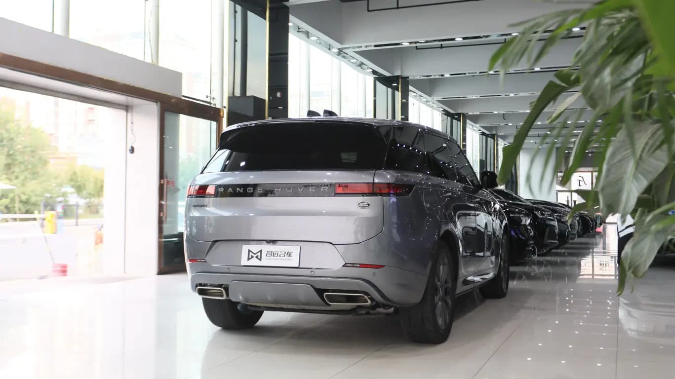 Land Rover Range Rover Sport 2023 г. 57057 км. — фото 6