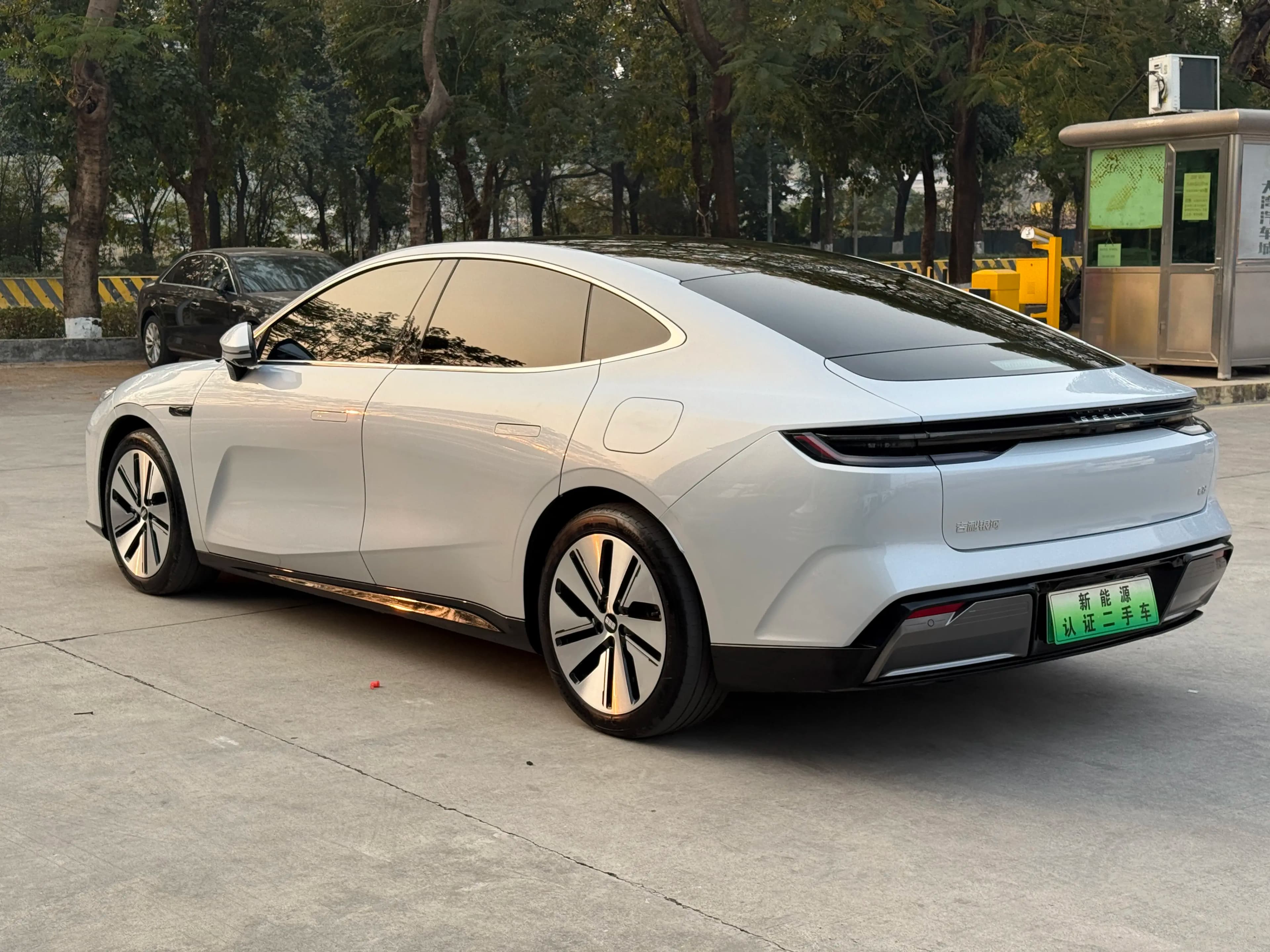 Geely Galaxy E8 2024 г. 19069 км. — фото 4