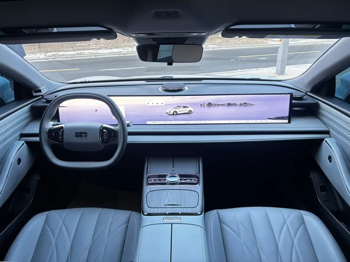 Geely Galaxy E8 2025 г. 32070 км. — фото 2