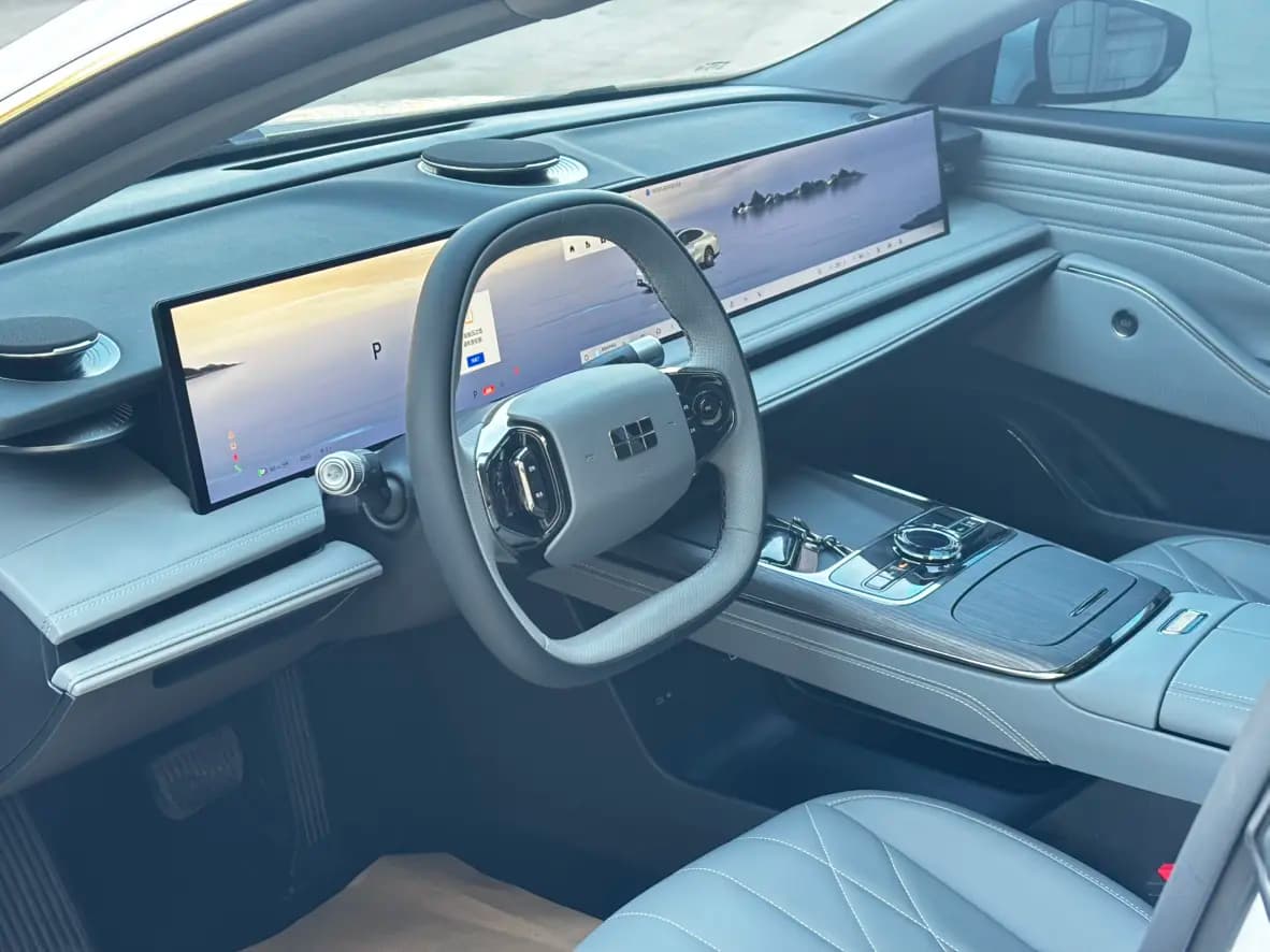 Geely Galaxy E8 2025 г. 32070 км. — фото 3