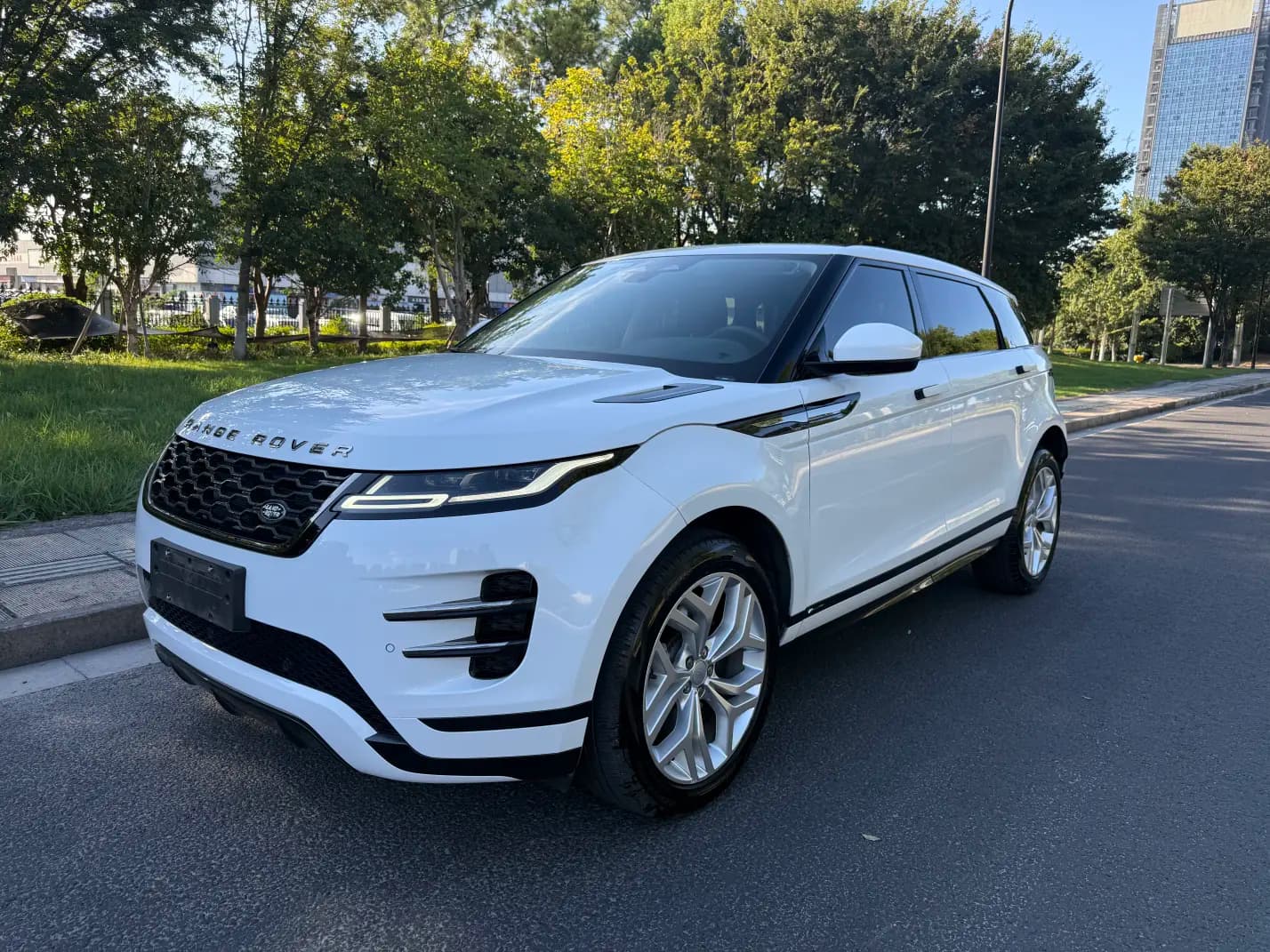 Land Rover Range Rover Evoque 2022 г. 24098 км.