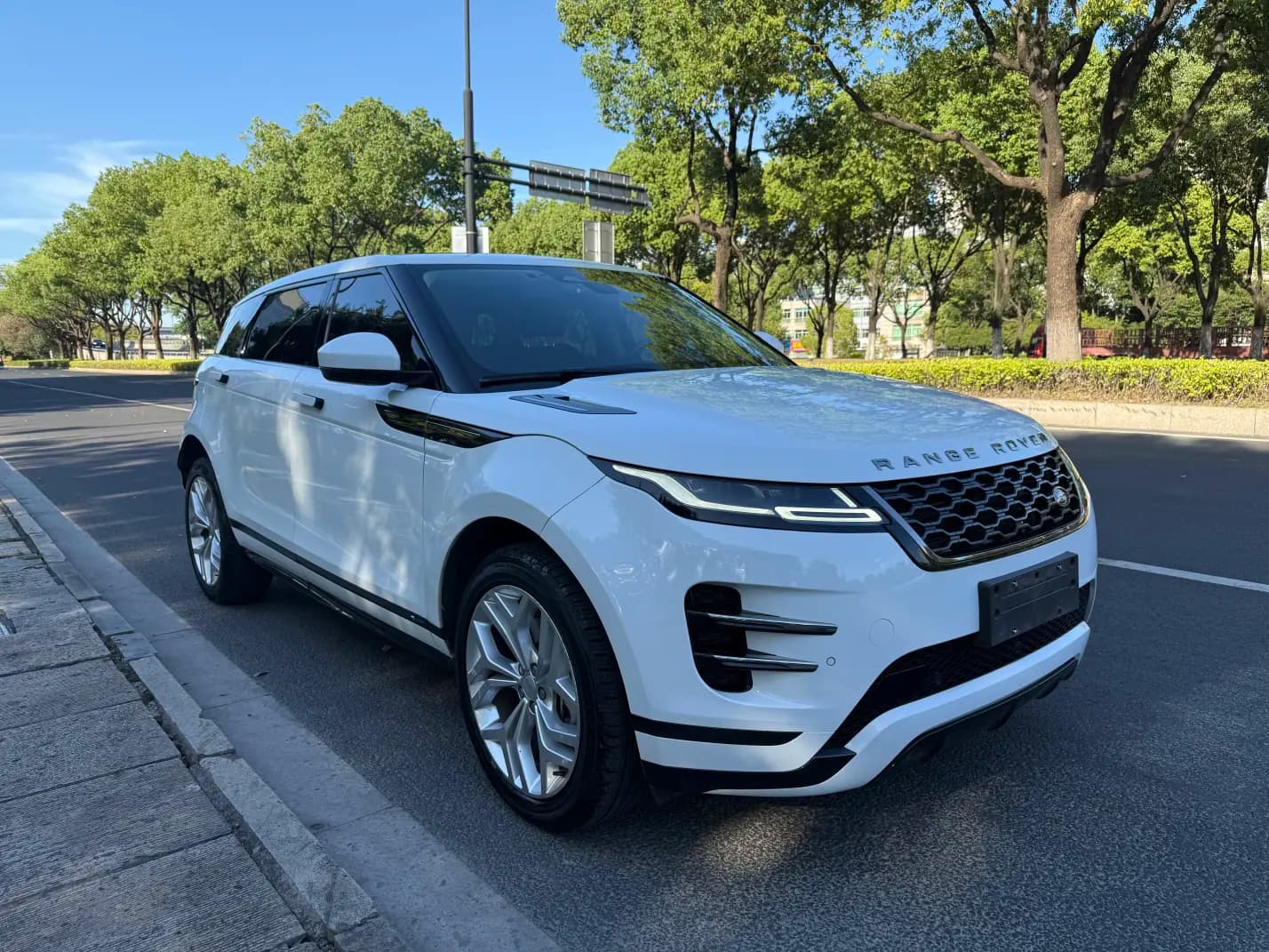 Land Rover Range Rover Evoque 2022 г. 24098 км. — фото 3